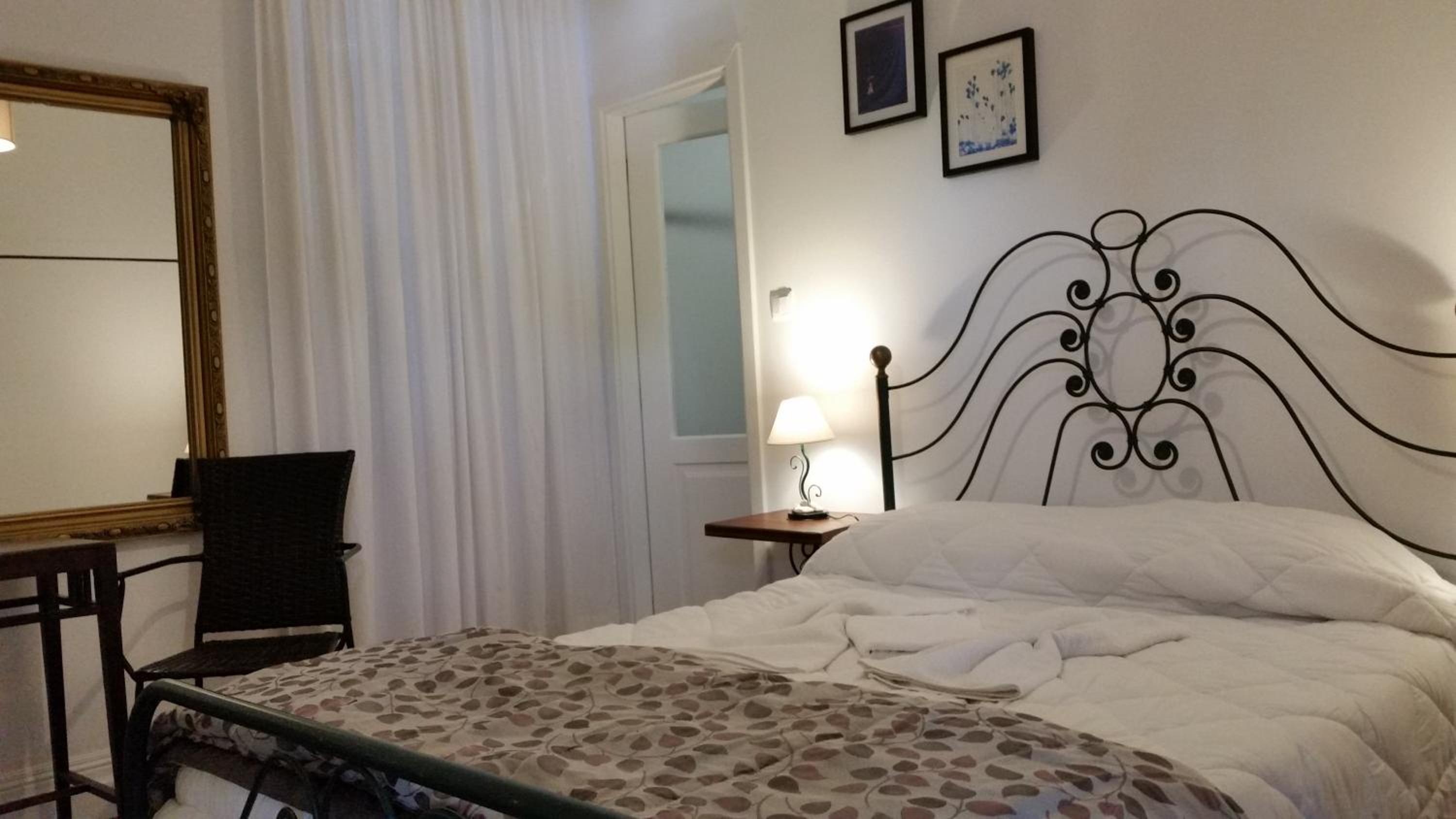 Double Room with Private Bathroom - Photo 7