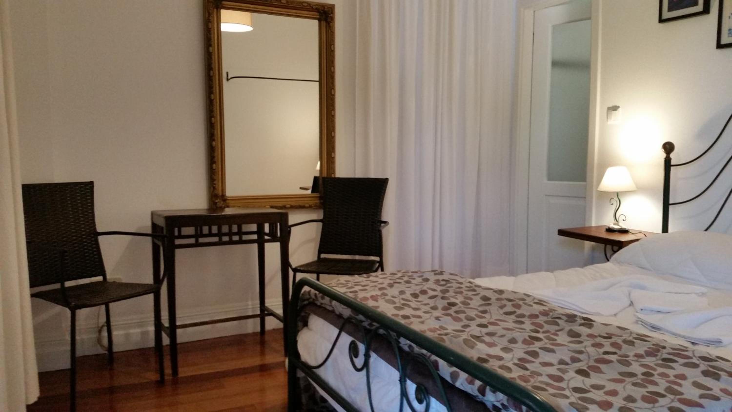 Double Room with Private Bathroom - Photo 5