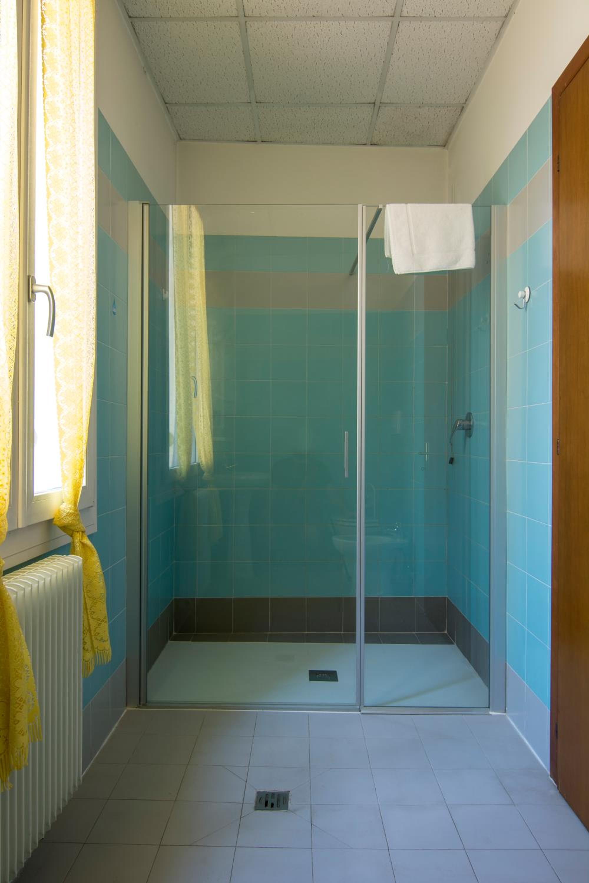 Family Room with Private Bathroom photo 3