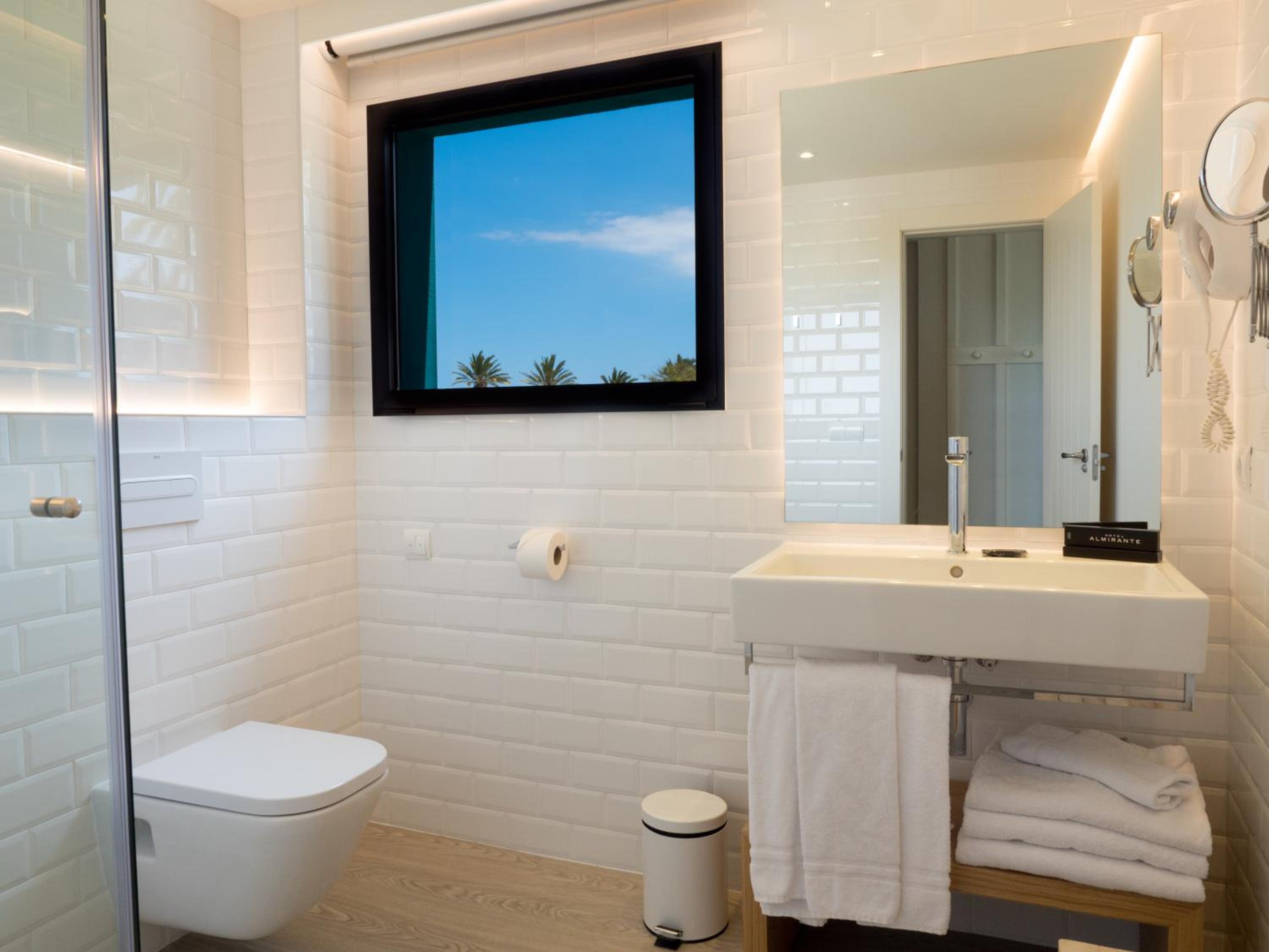 Superior Triple Room with Sea View - Photo 5