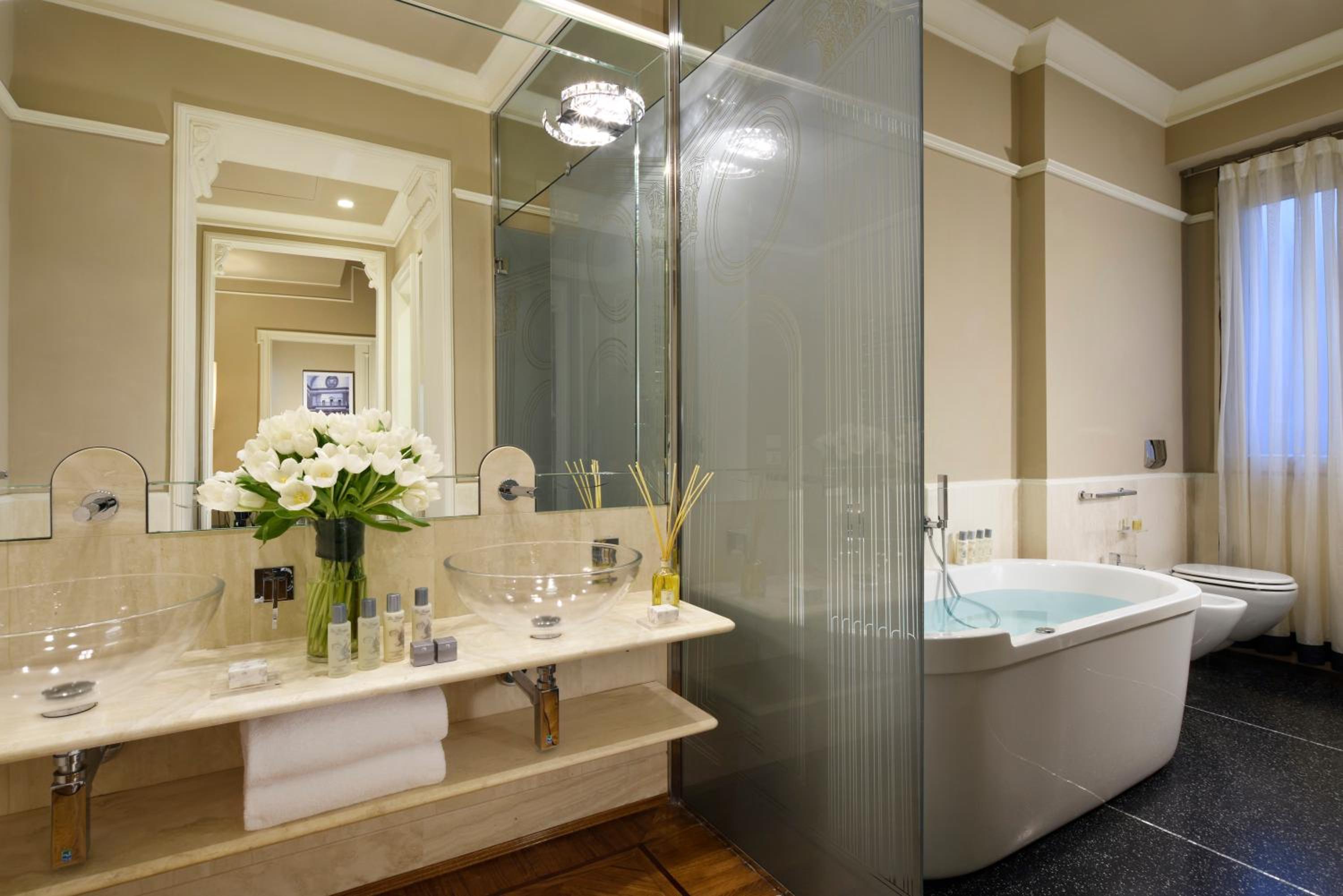 Suite - Photo 3