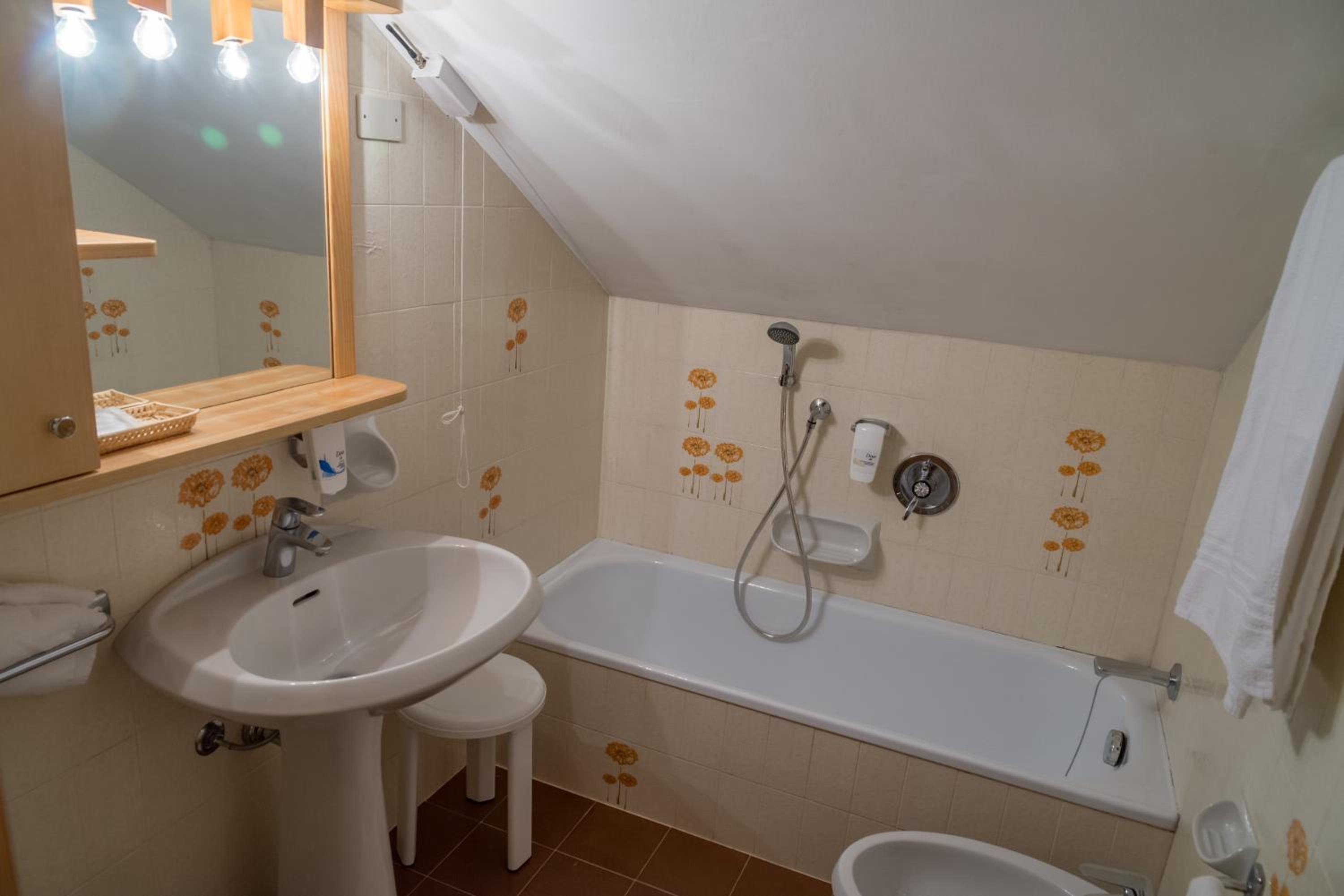 Economy Double or Twin Room - Photo 5