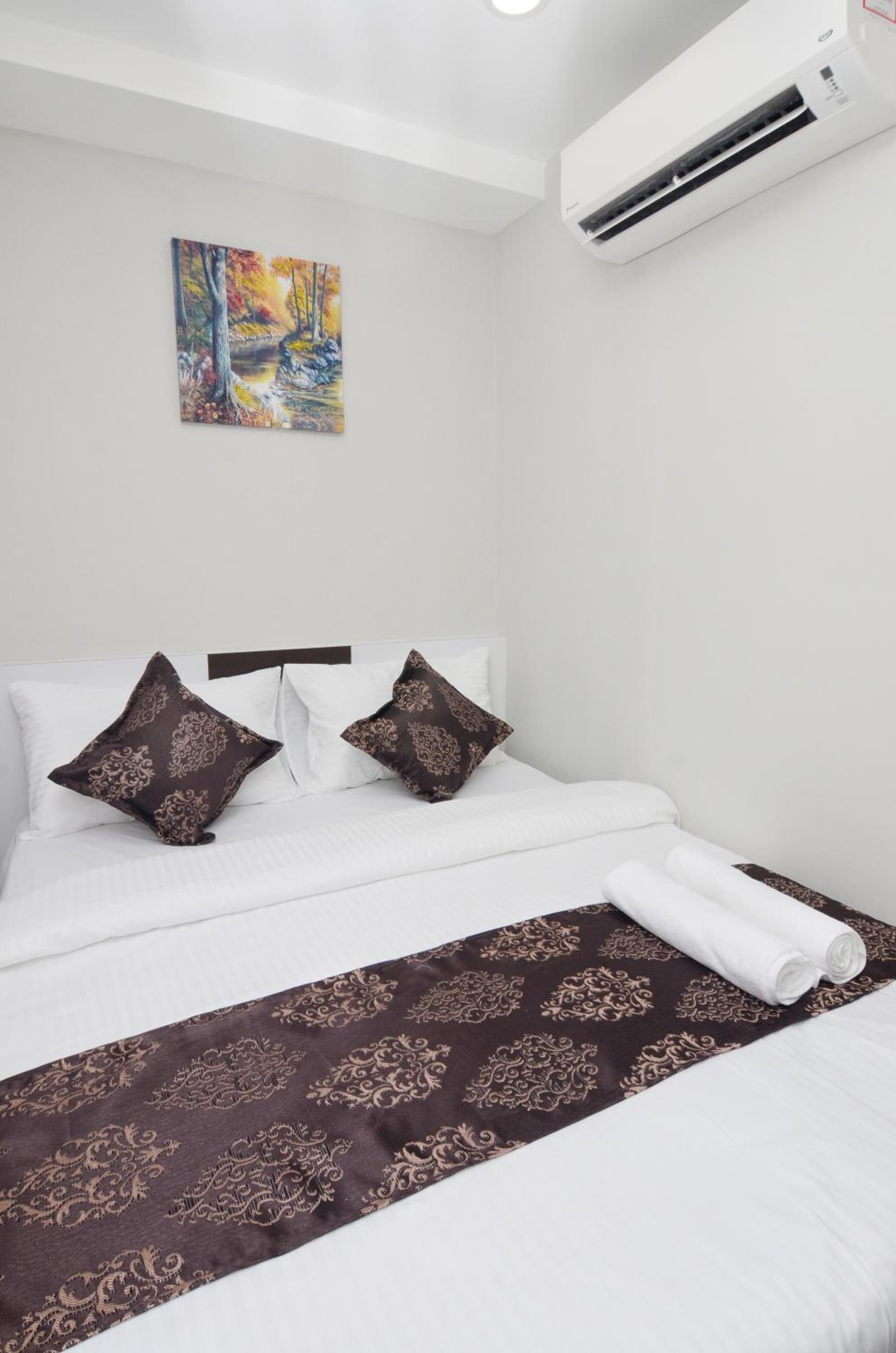 Standard Queen Room photo 2