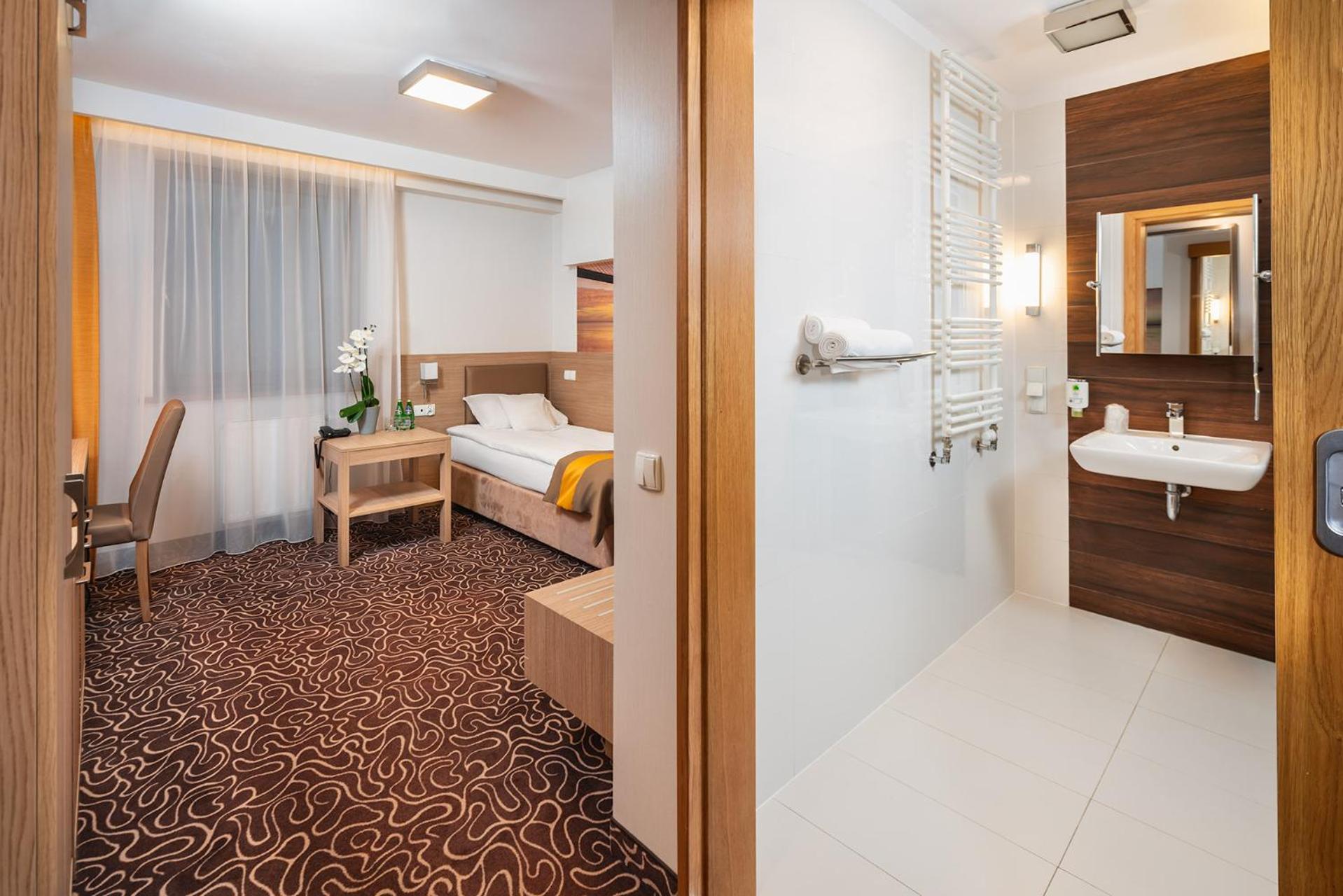 Single Room - Disability Access photo 3