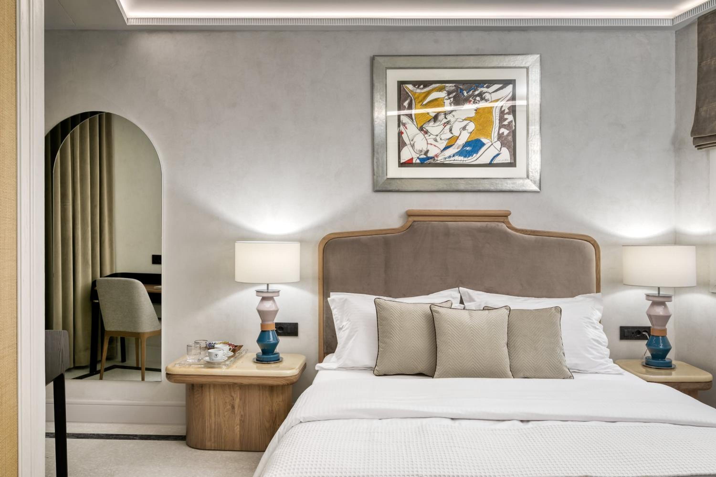 Deluxe Suite with Balcony photo 1