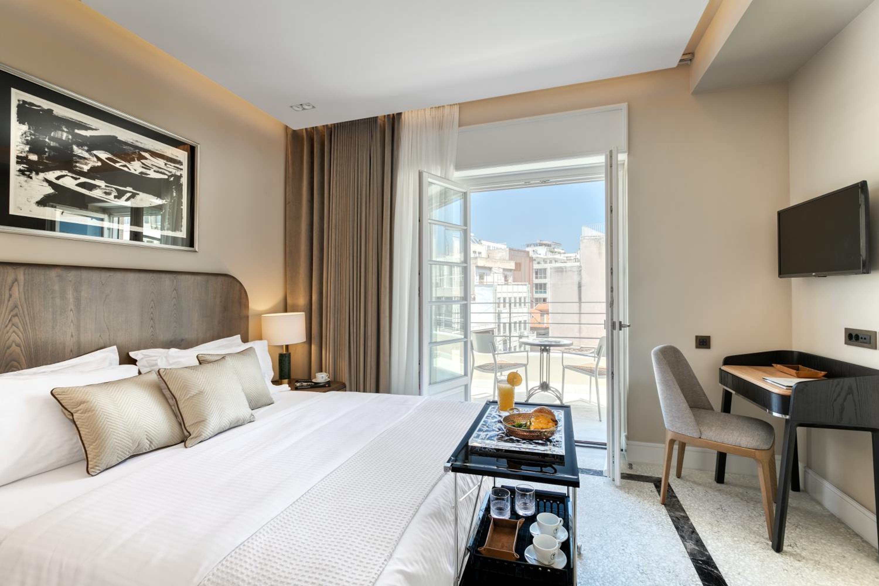 Deluxe Suite with Balcony photo 2