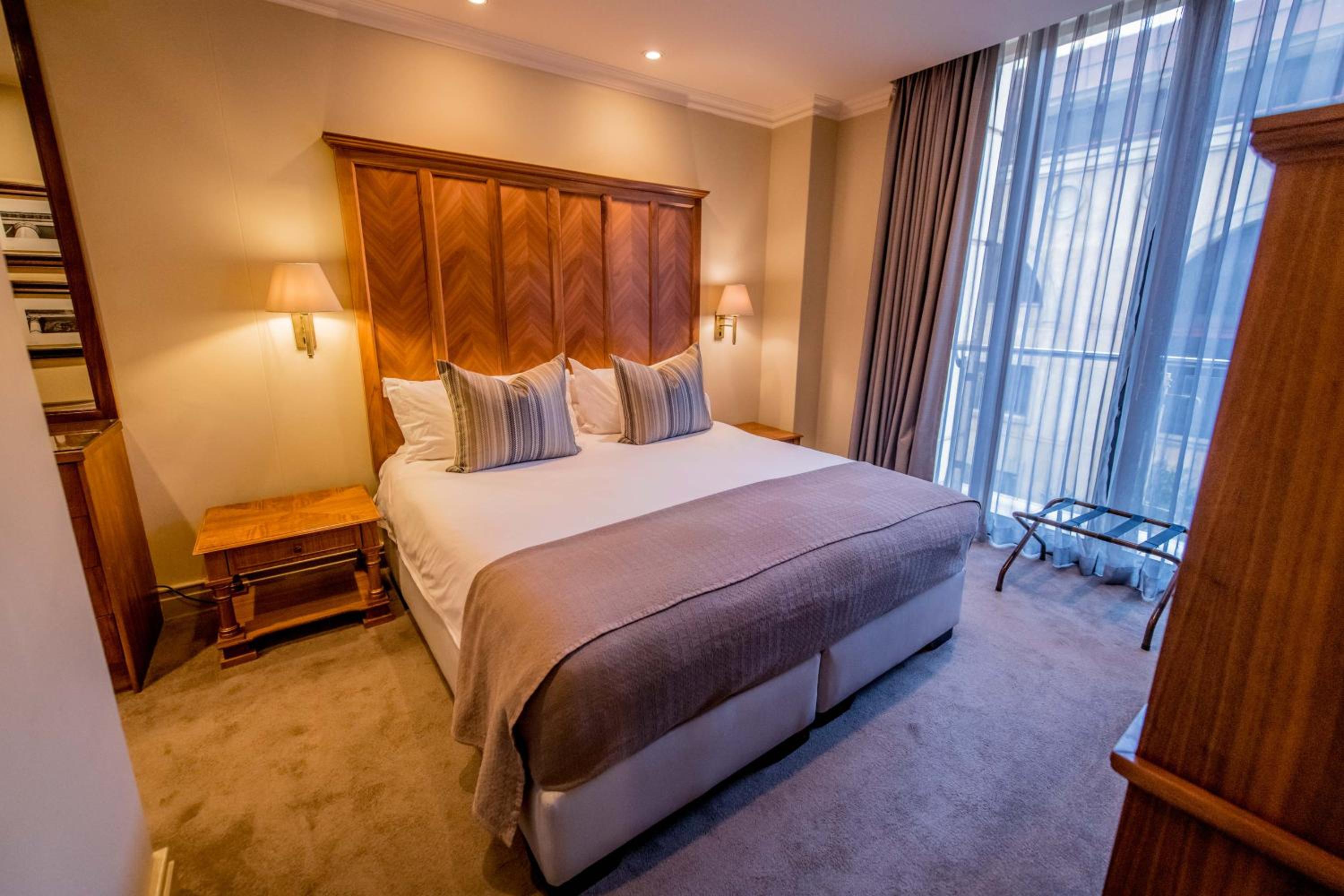 One-Bedroom Luxury Suite