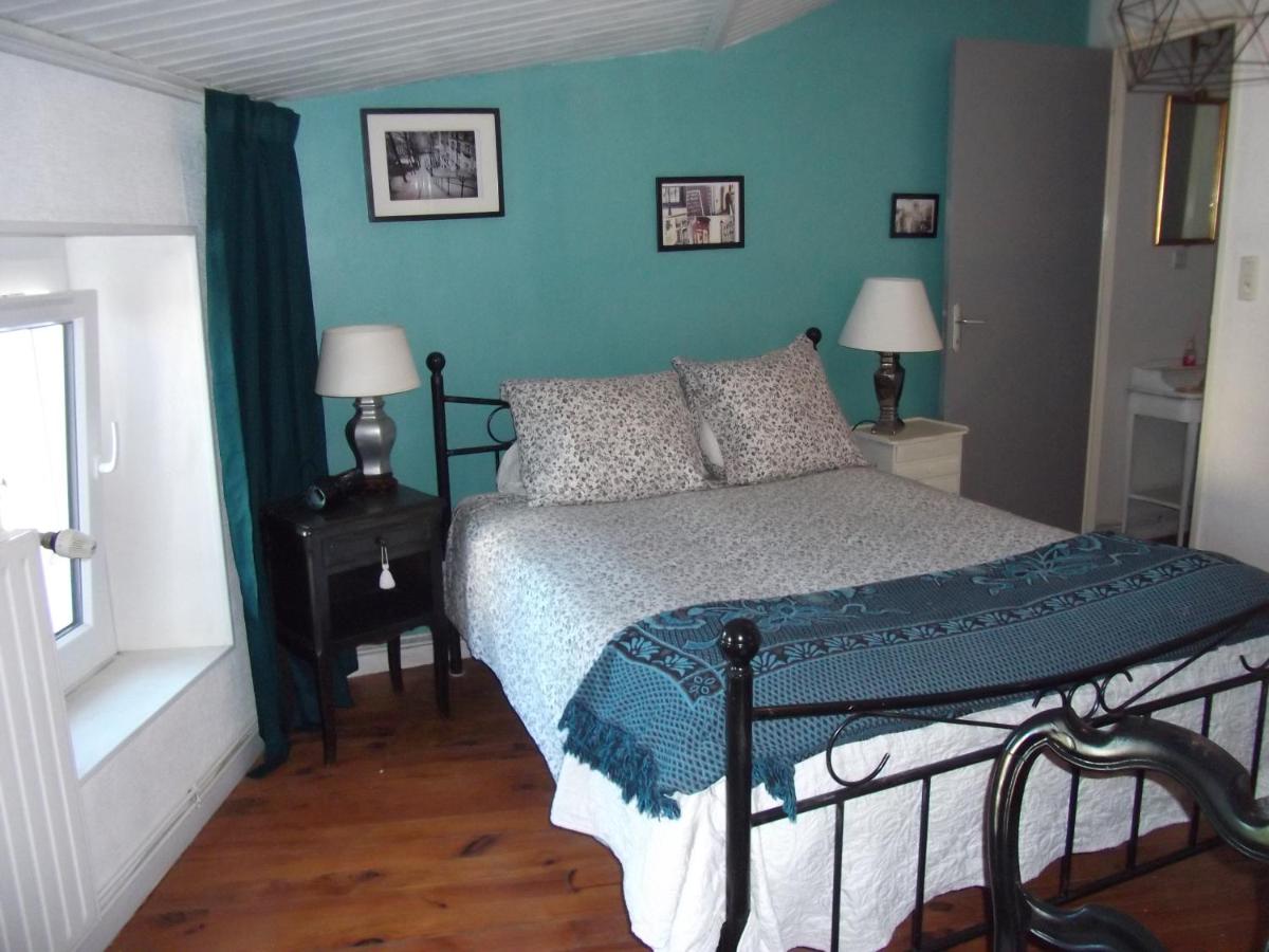 Double Room with Private Bathroom - Photo 9
