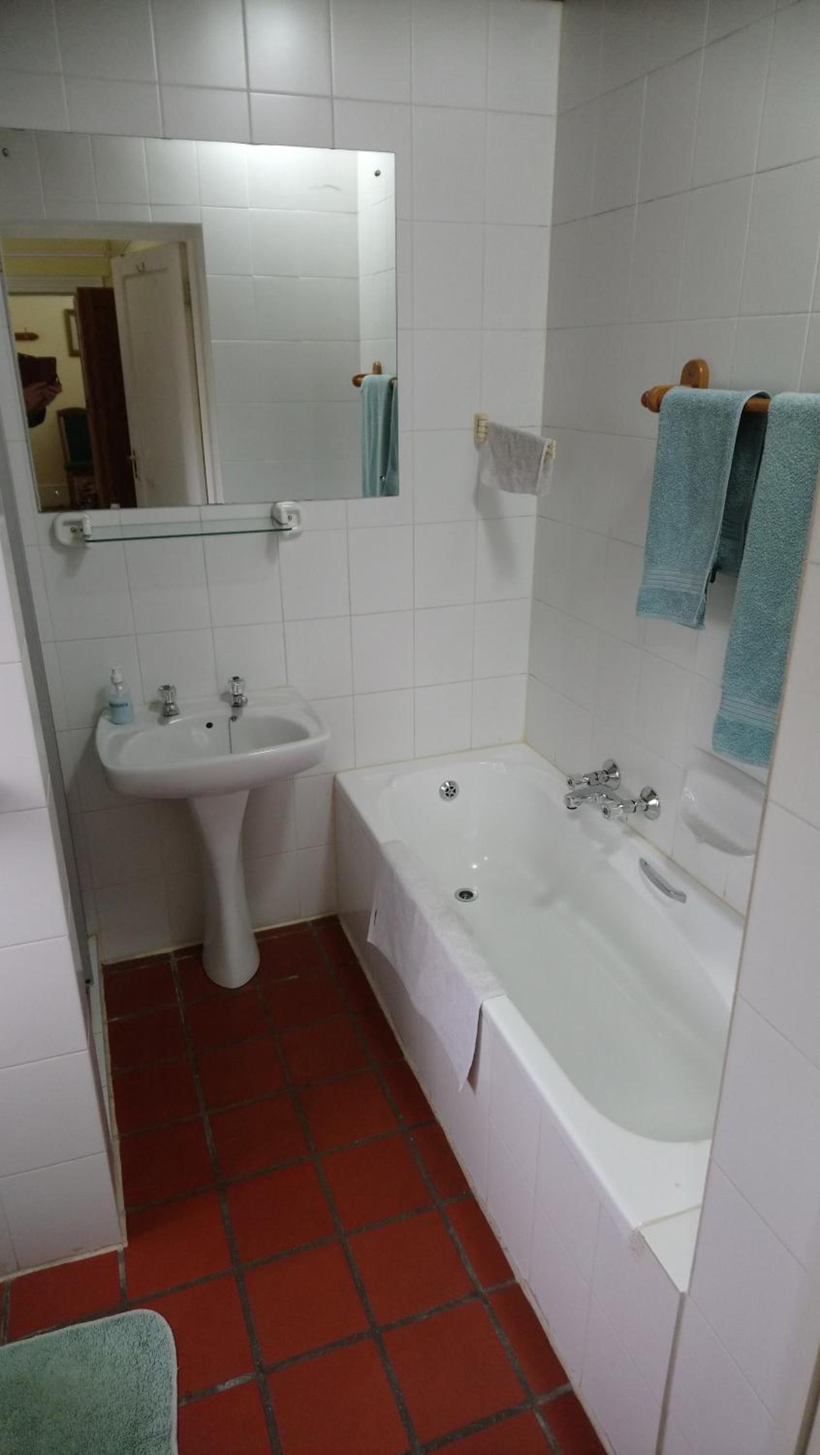Double Room with Private Bathroom - Photo 2