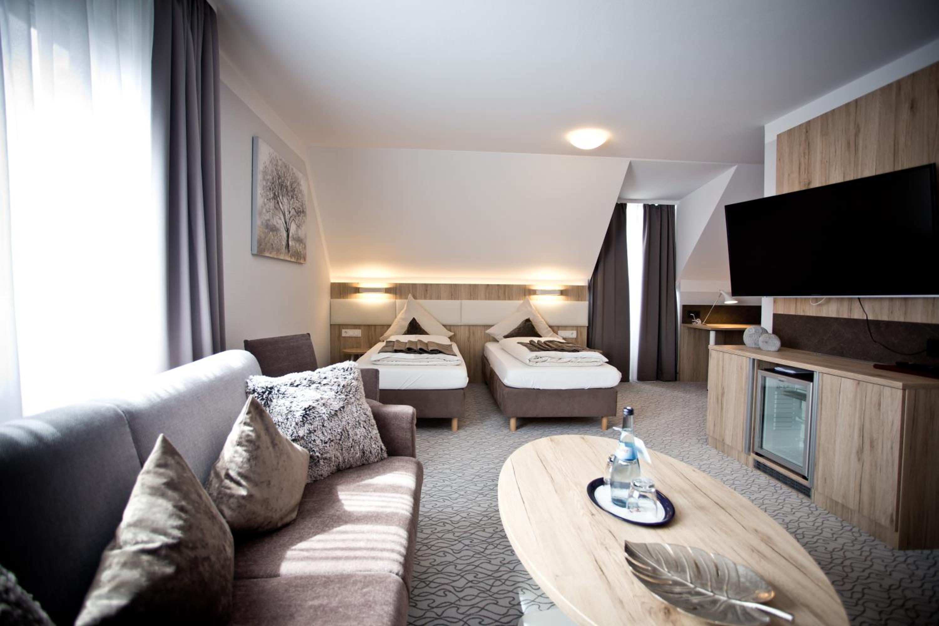 Large Double or Twin Room photo 2