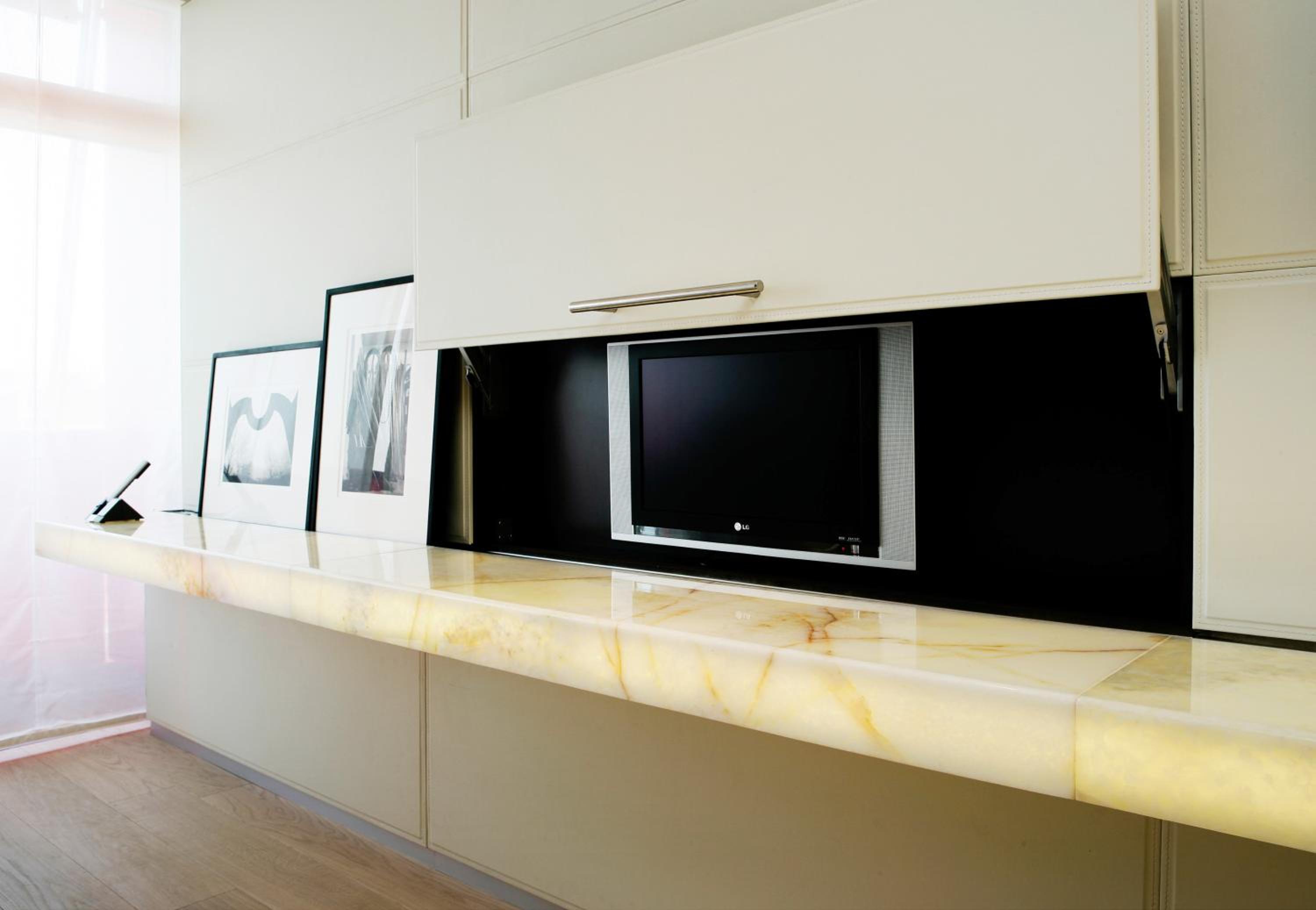 Deluxe Room - Photo 12