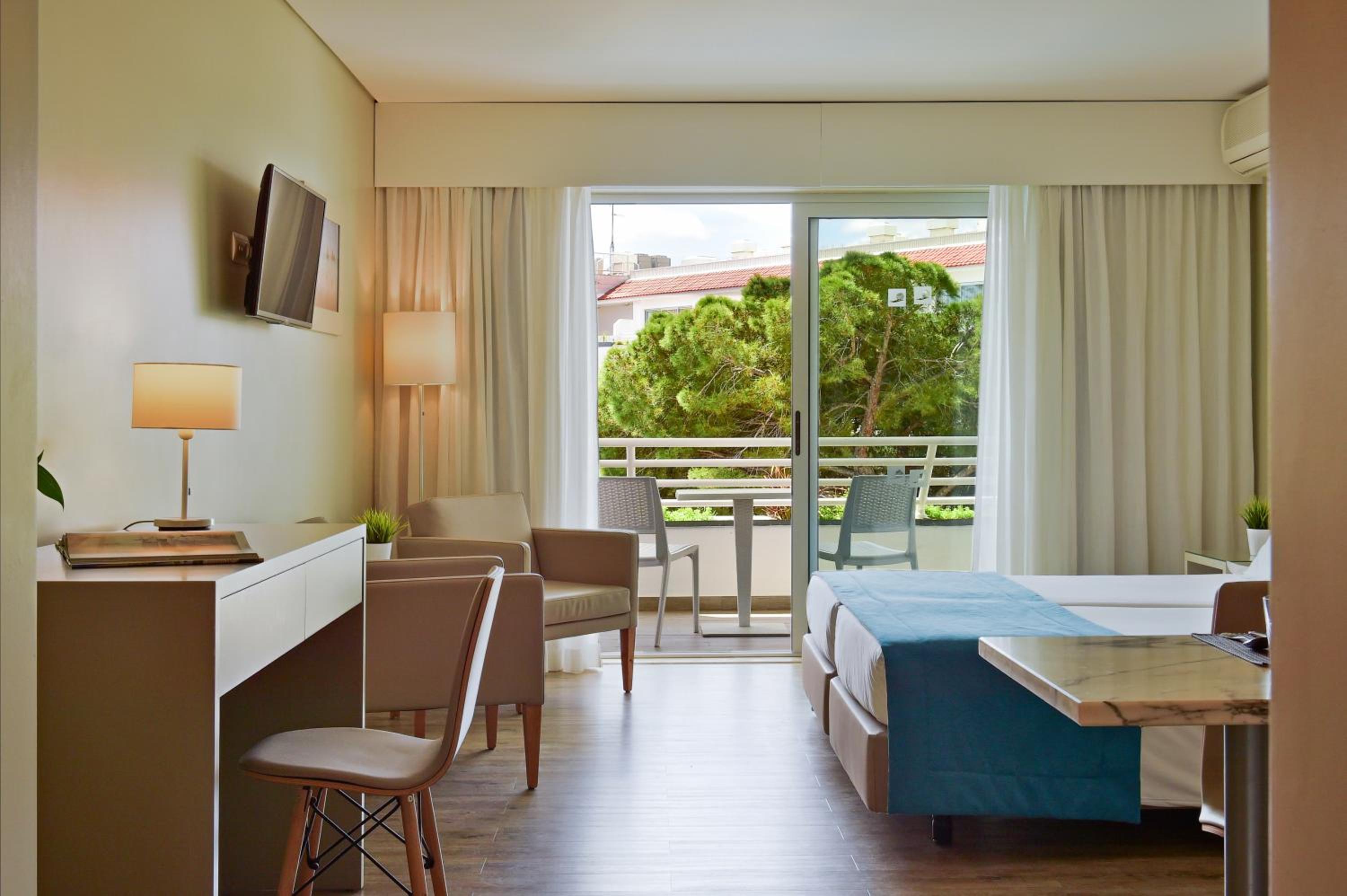 Premium Studio with Balcony and Pool View - Photo 2