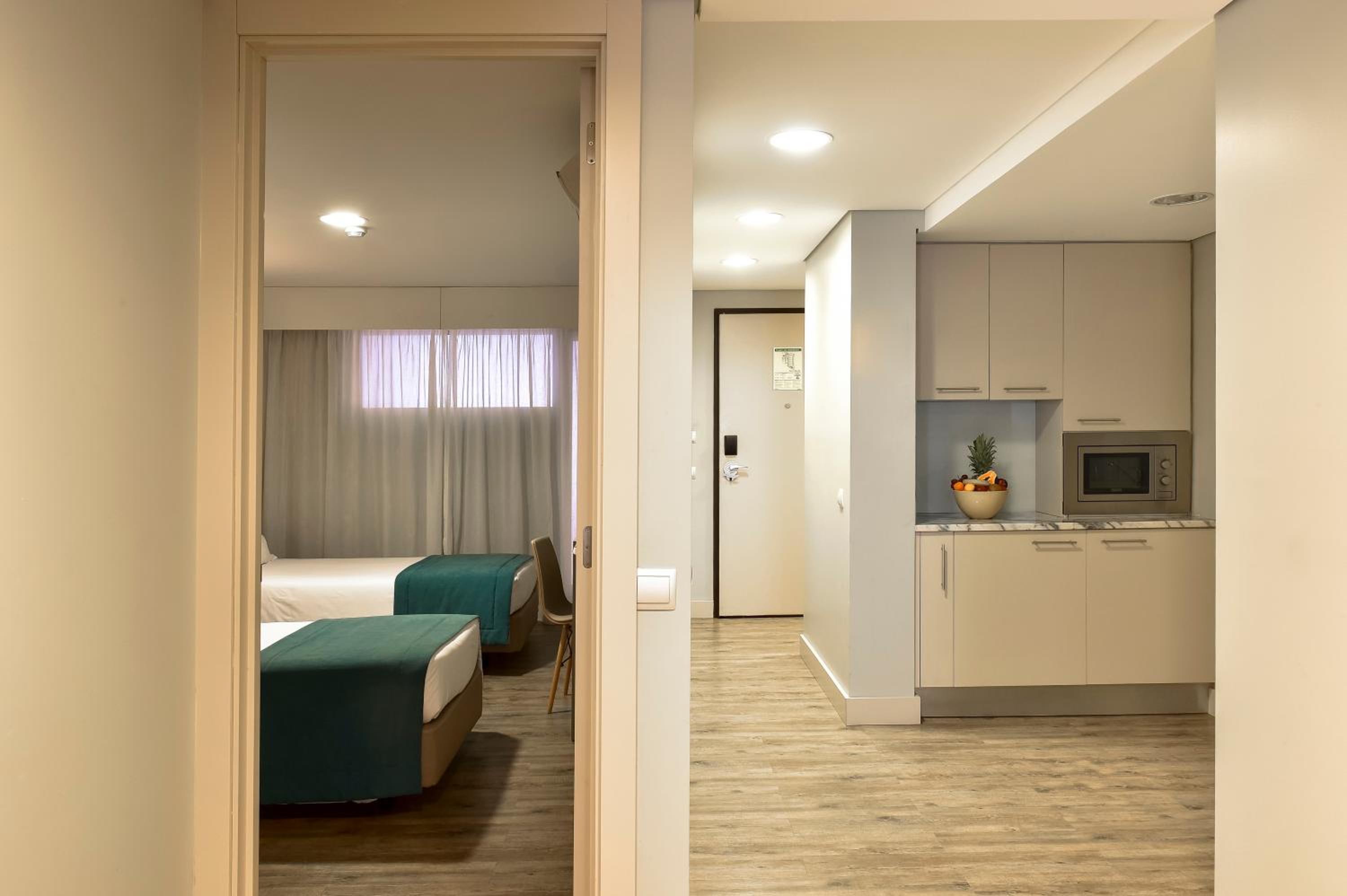 Premium Two-Bedroom Apartment with Balcony and Pool View - Photo 2