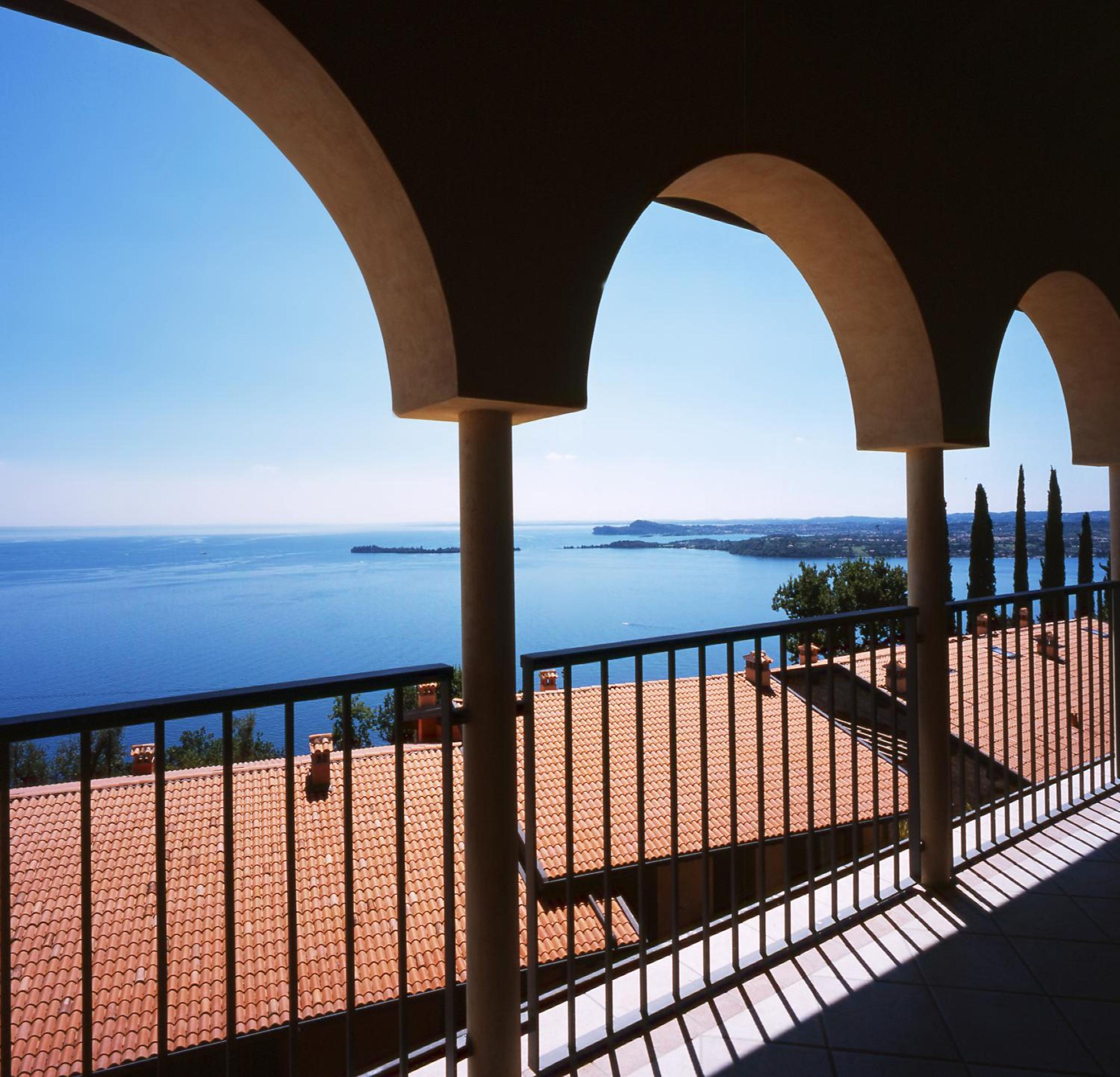 Two-Bedroom Apartment with Lake View photo 2