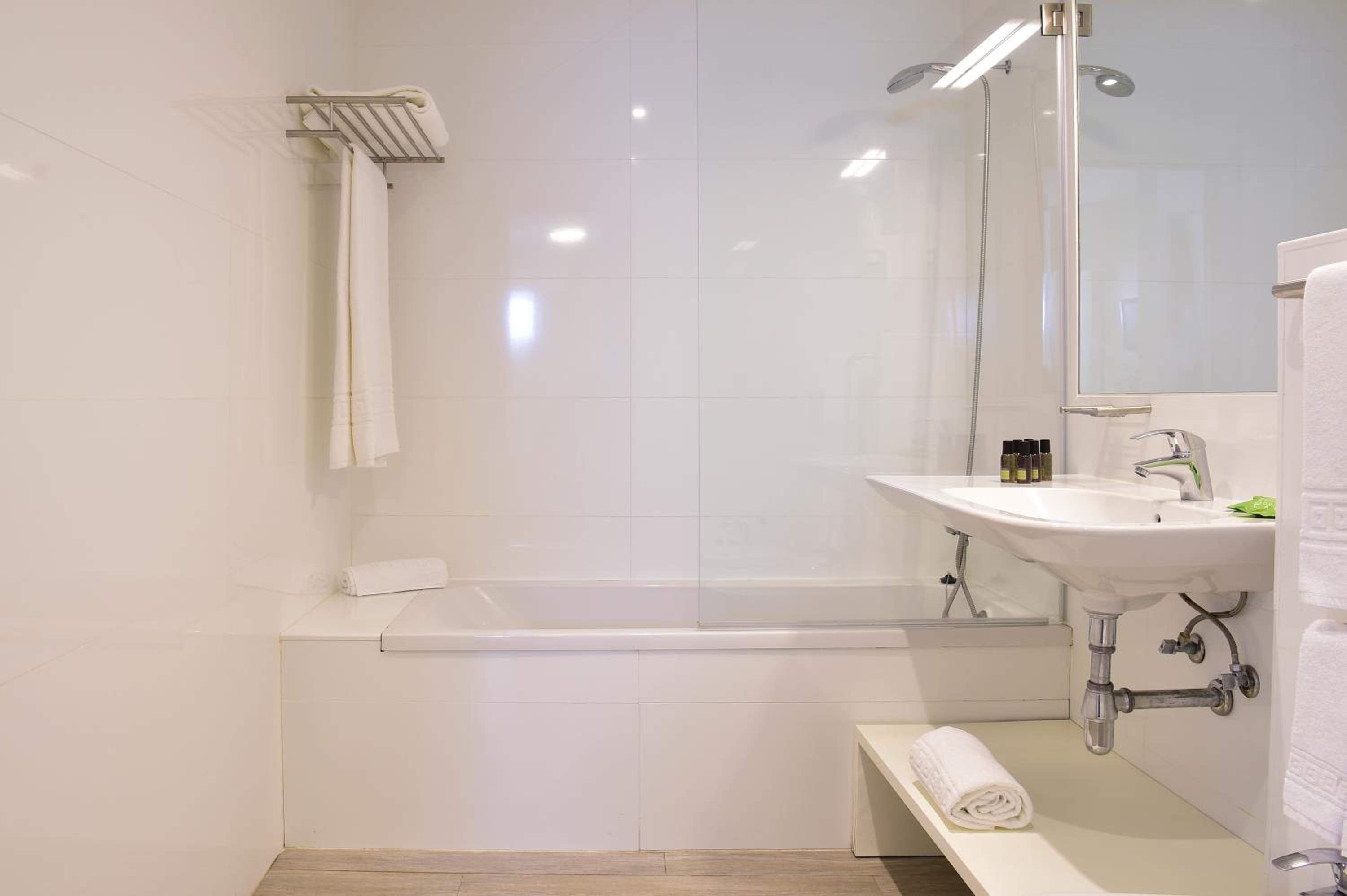 Premium Studio with Balcony and Pool View - Photo 7