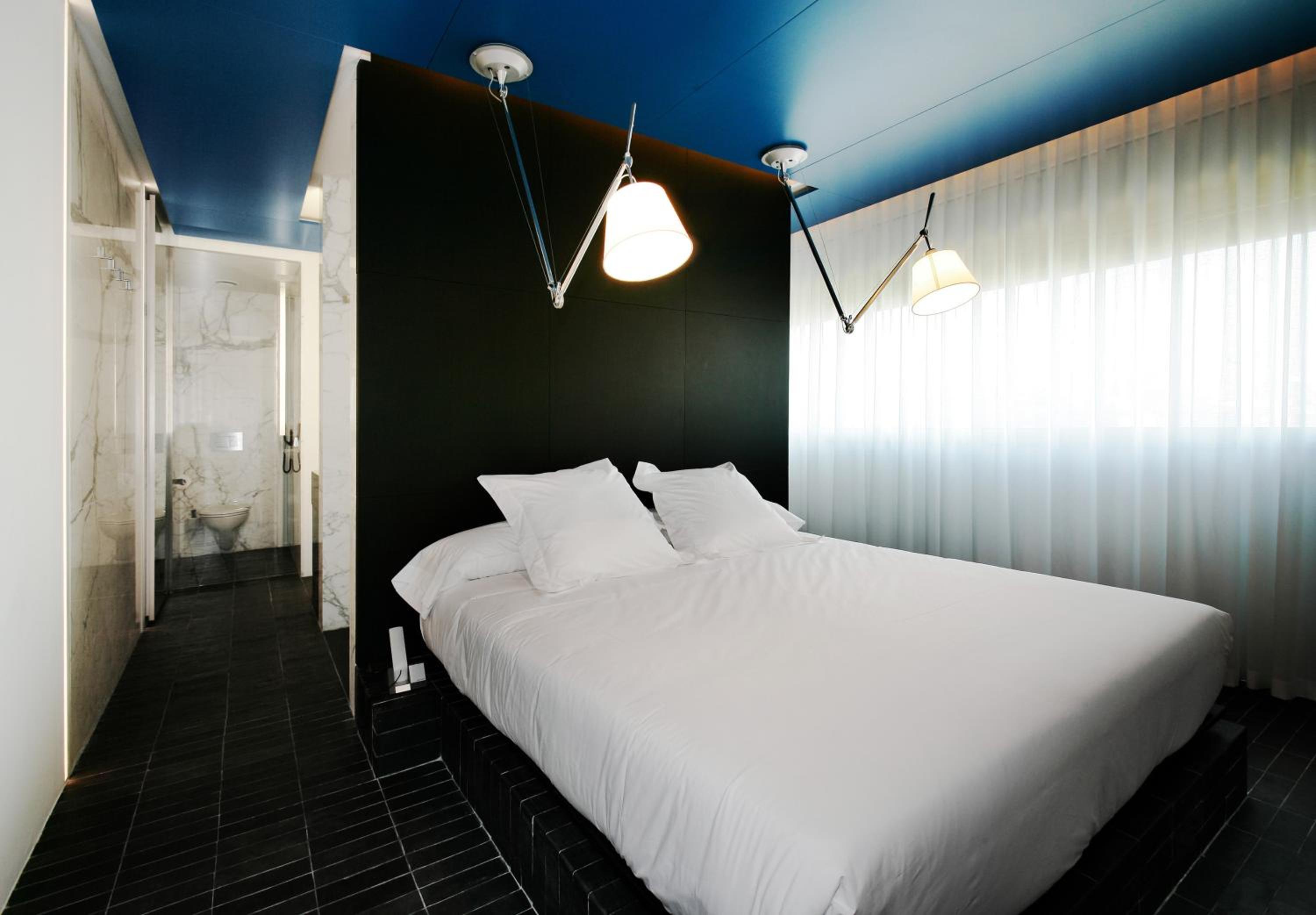 Deluxe Room - Photo 8