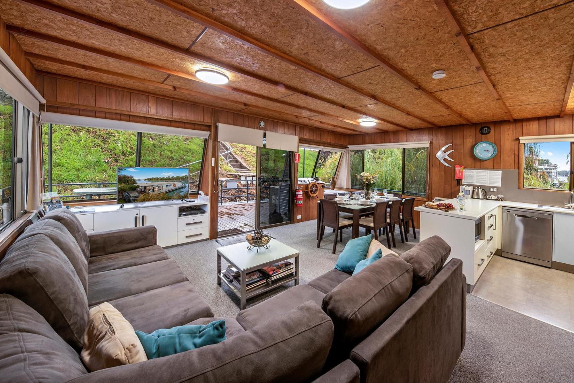 Three-Bedroom Houseboat - The Murray Dream