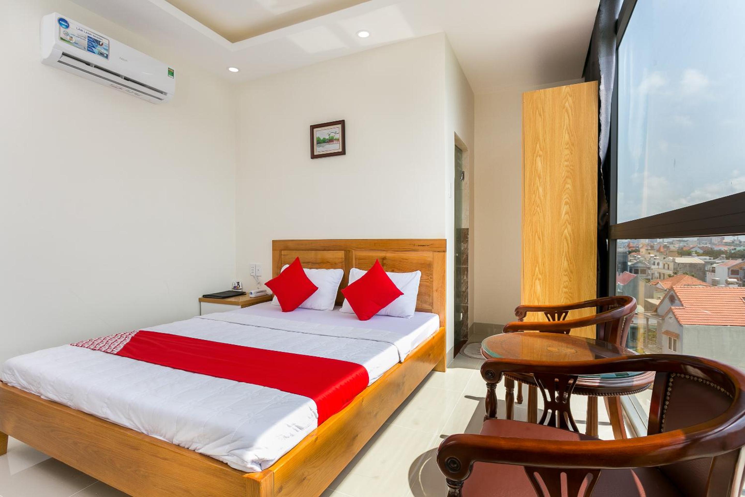 Superior Double Room with City View - Photo 4