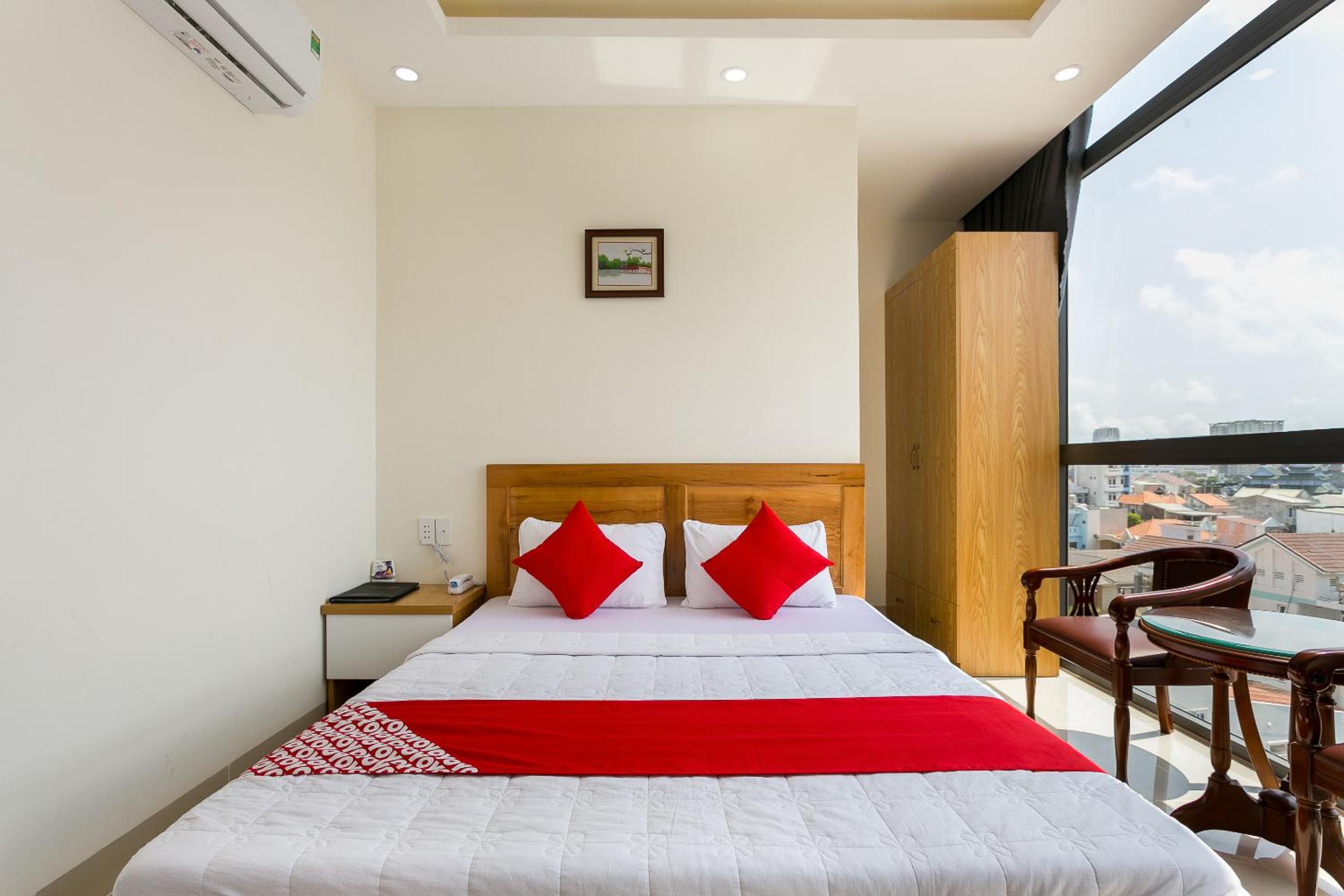 Superior Double Room with City View - Photo 5