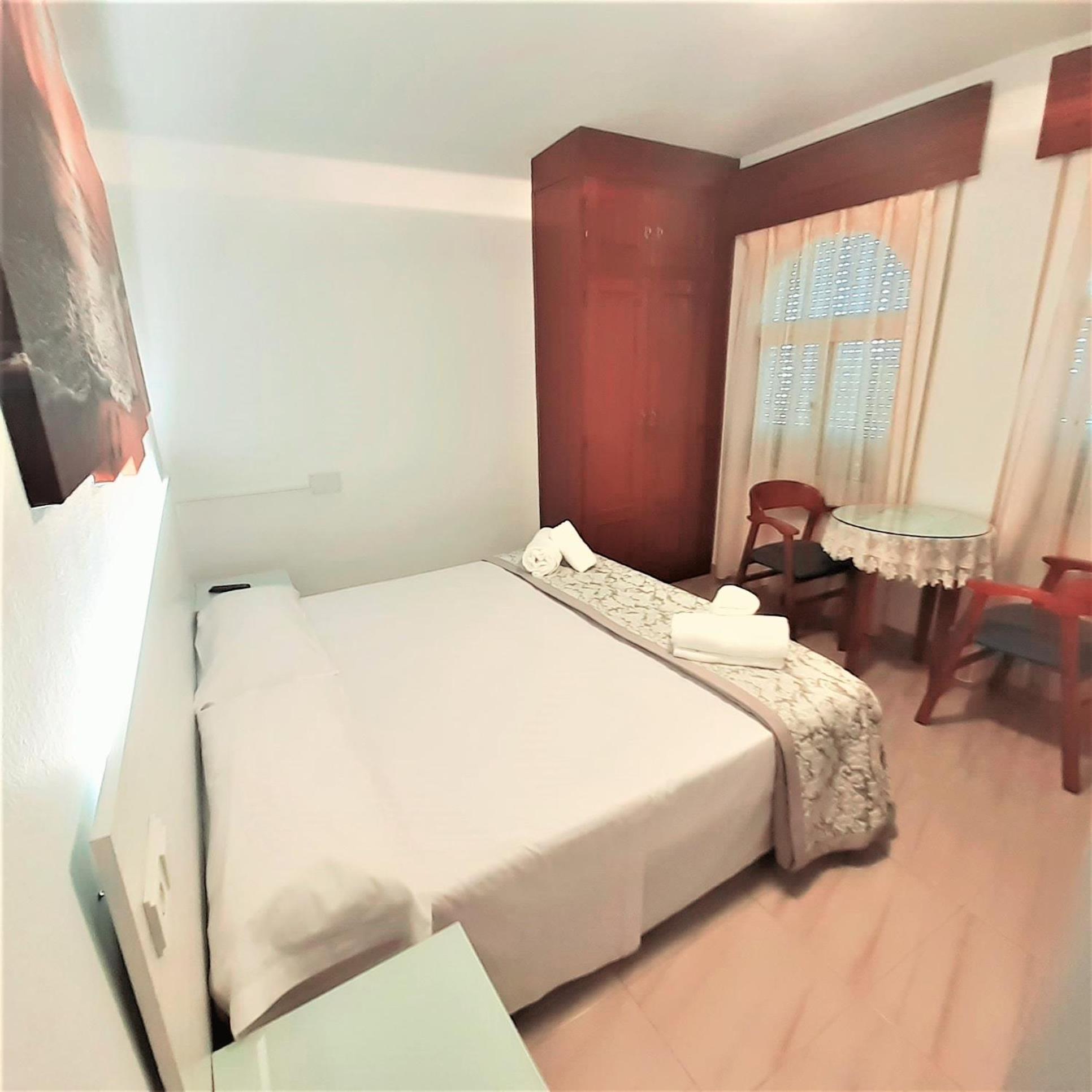 Double or Twin Room - Photo 8