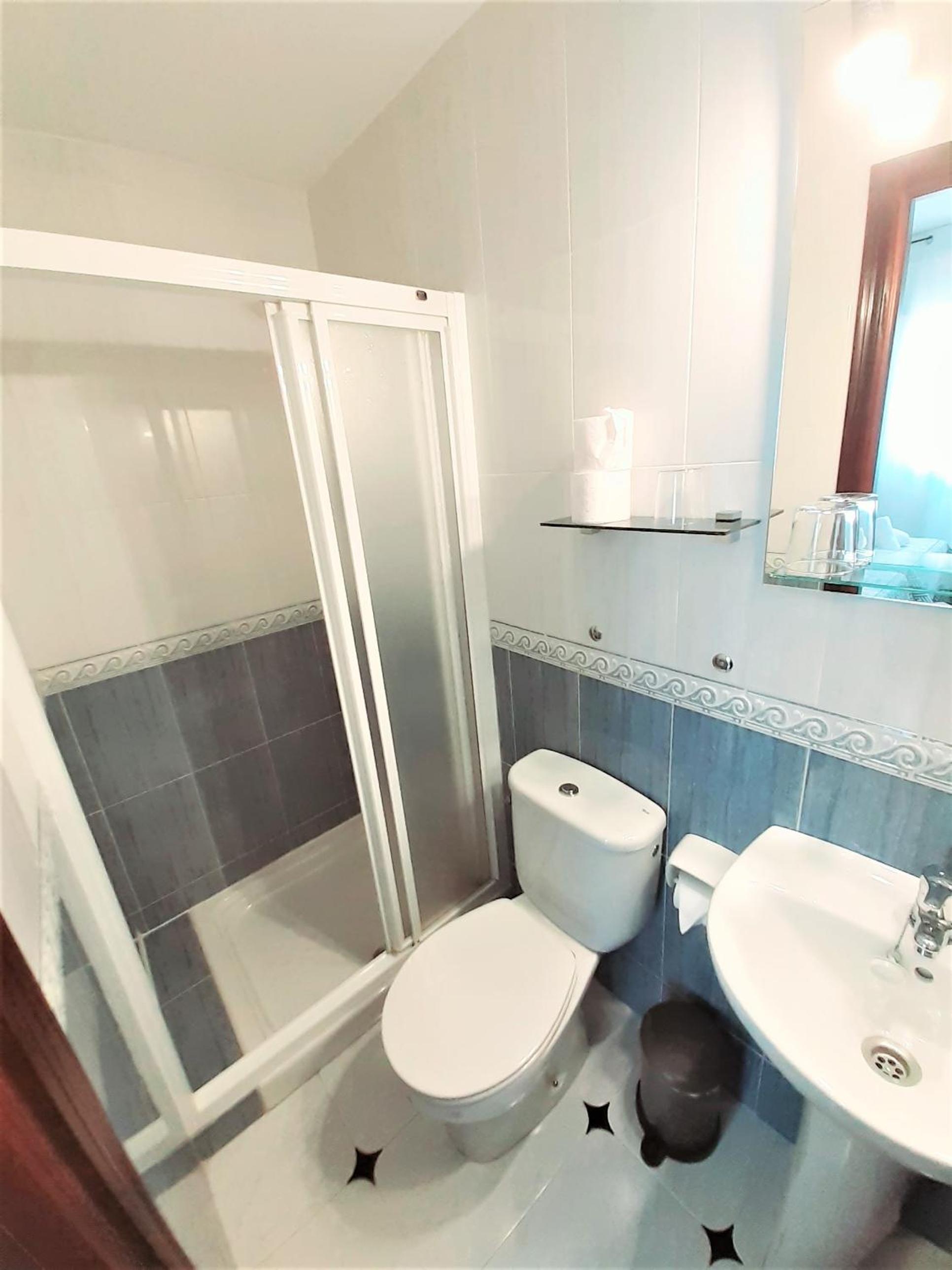 Double or Twin Room - Photo 7