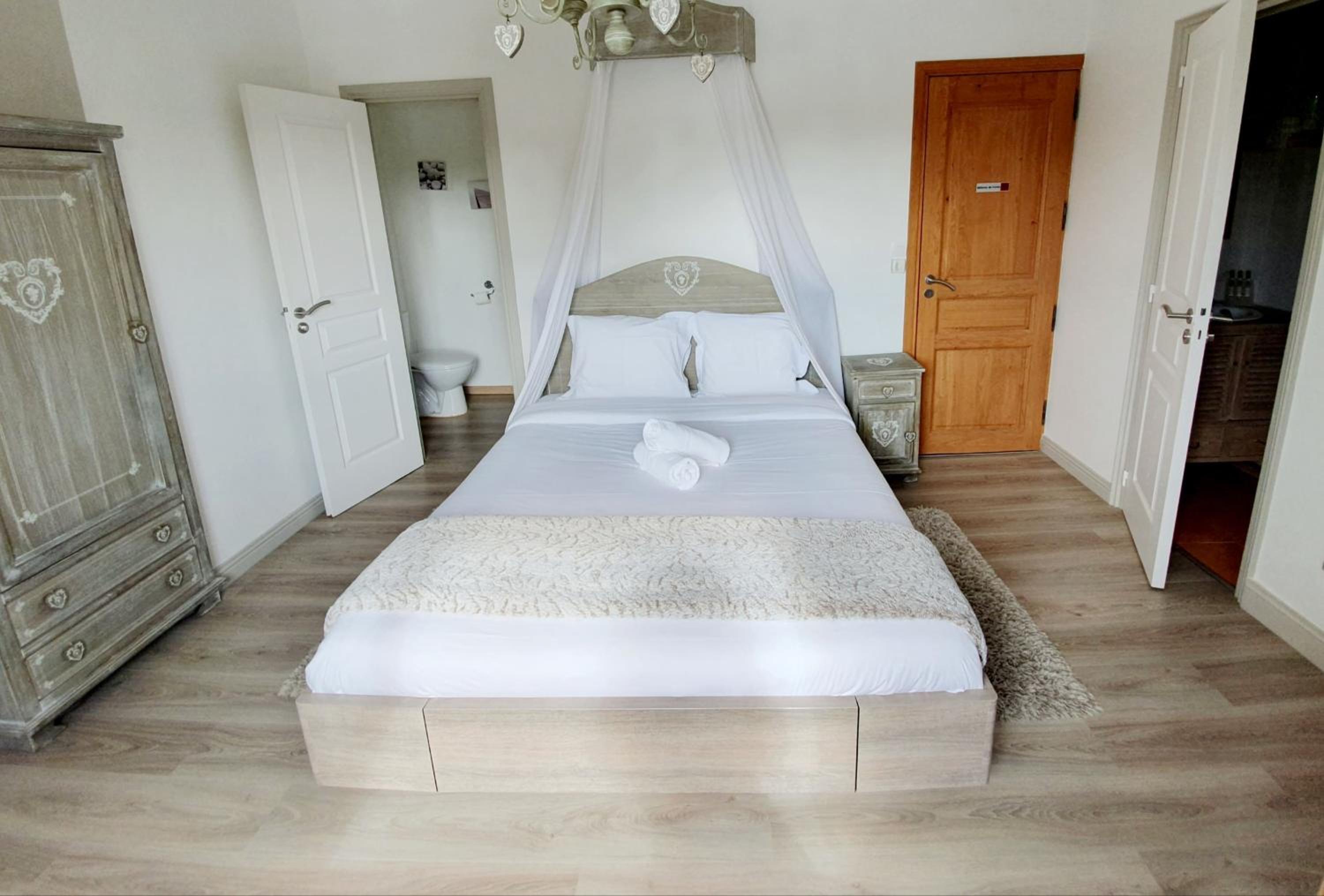 Triple Room with Lake View photo 1