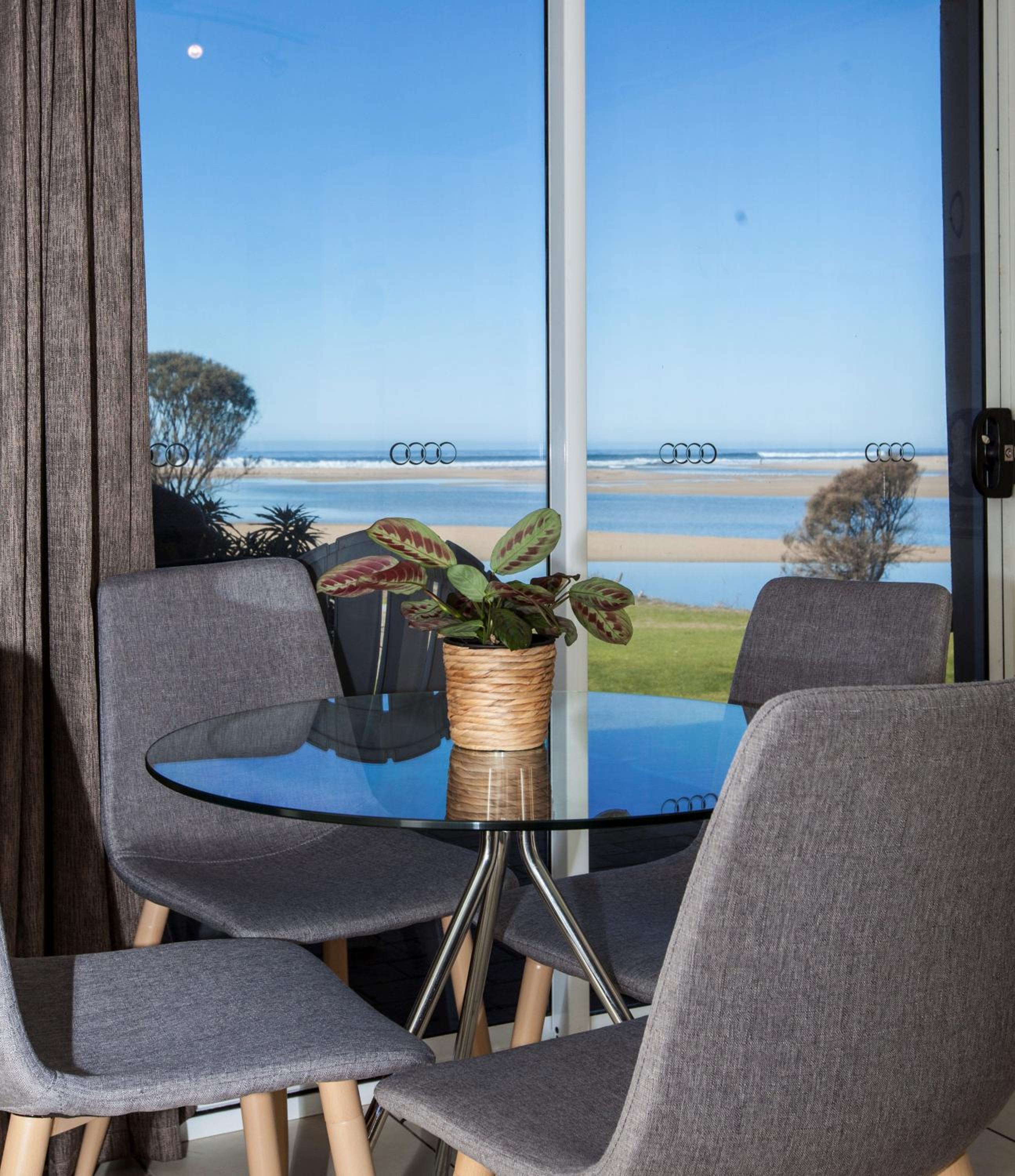 Two-Bedroom Apartment with Sea View photo 2