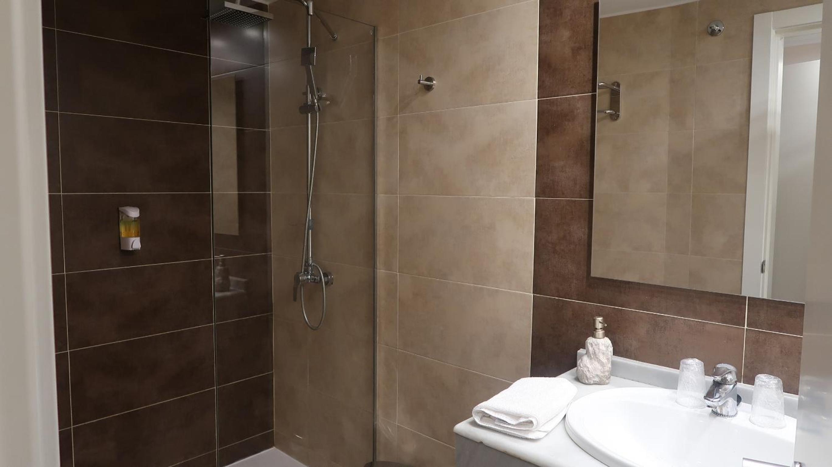 Double Room - Photo 4