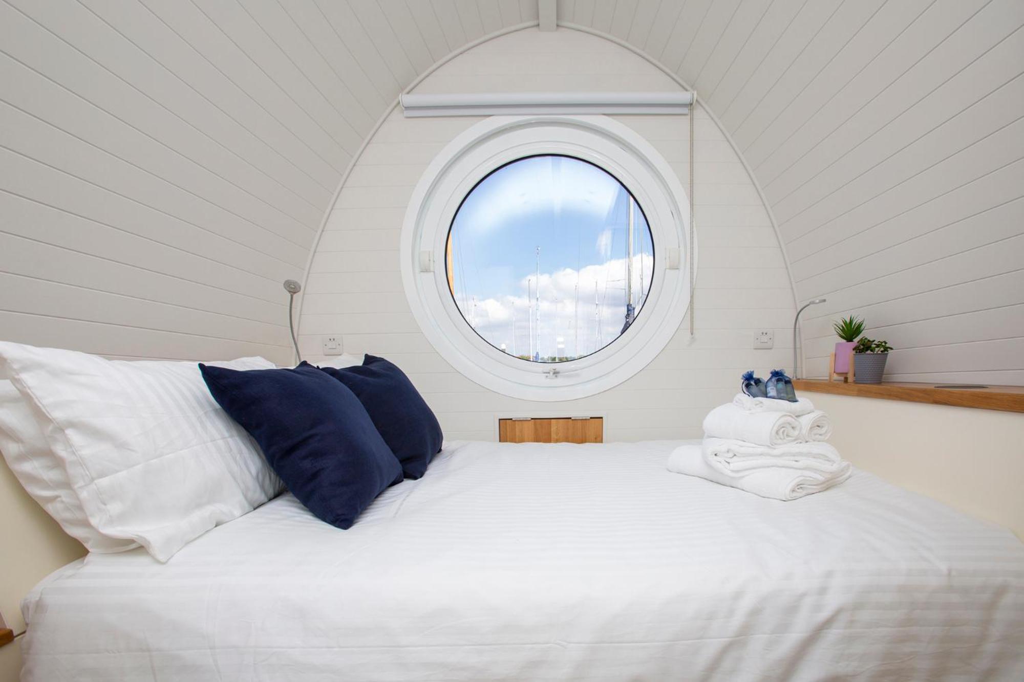 Deluxe Double Room - Photo 14