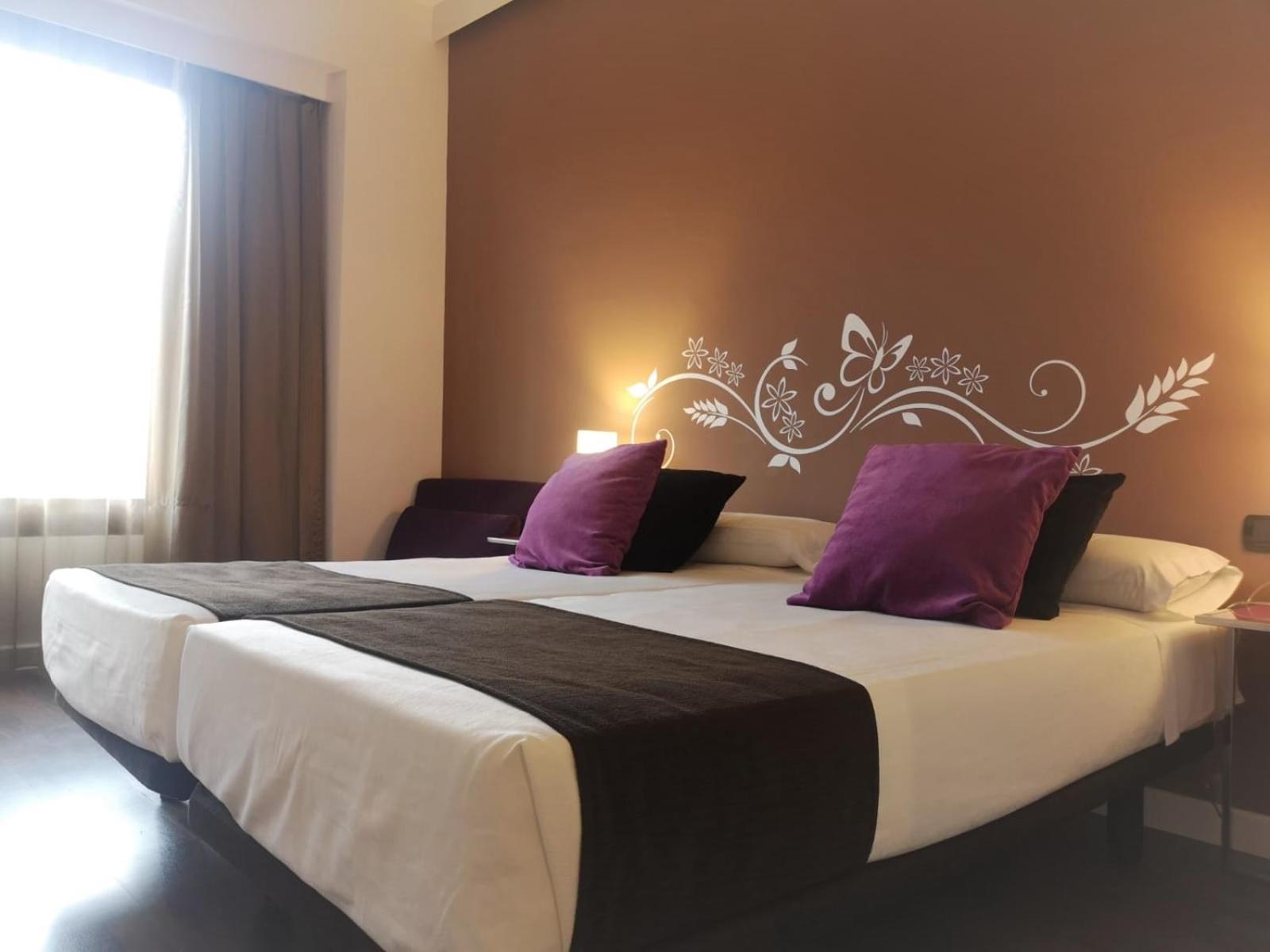 Double Room - Photo 12