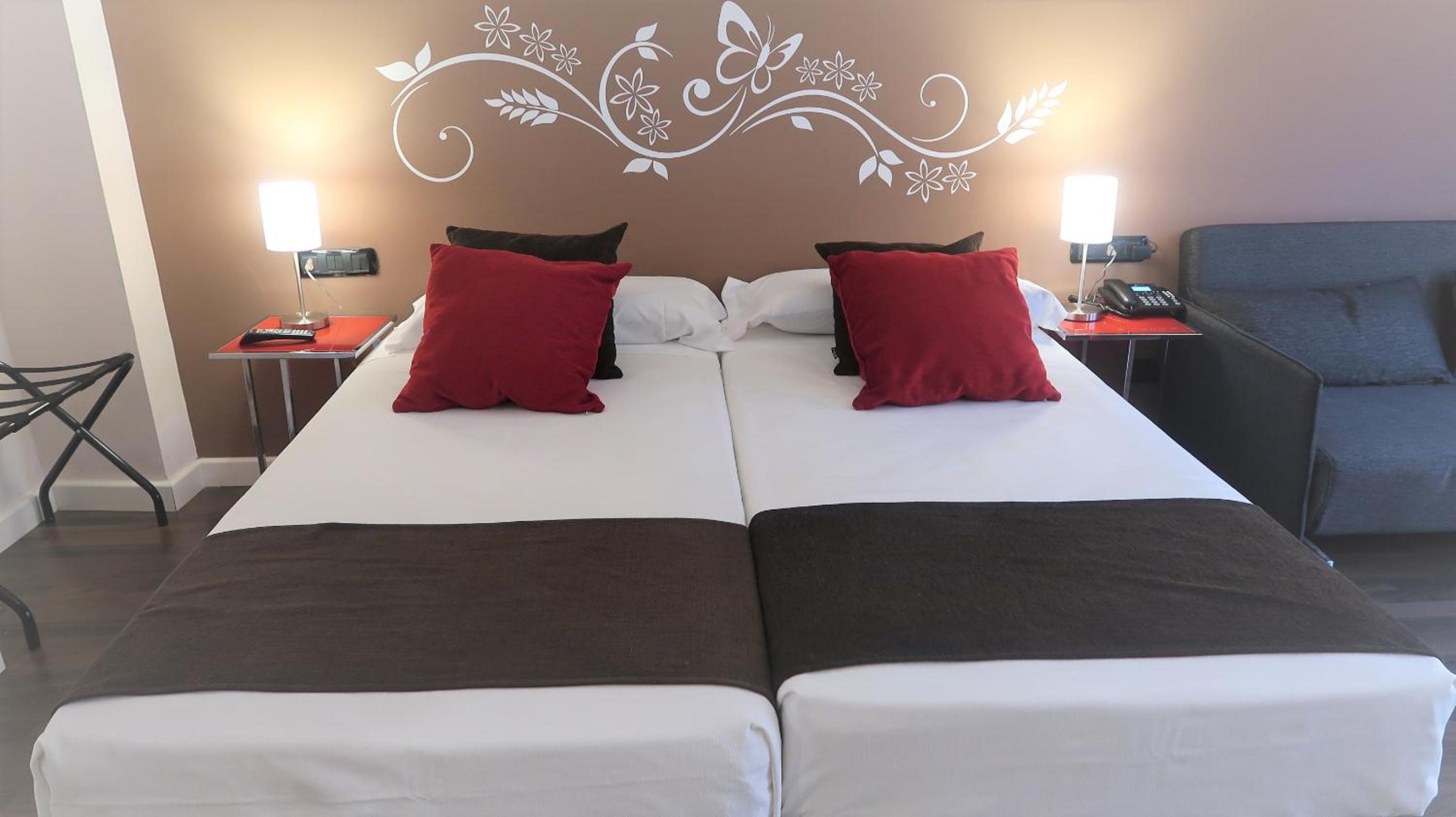 Double Room - Photo 6
