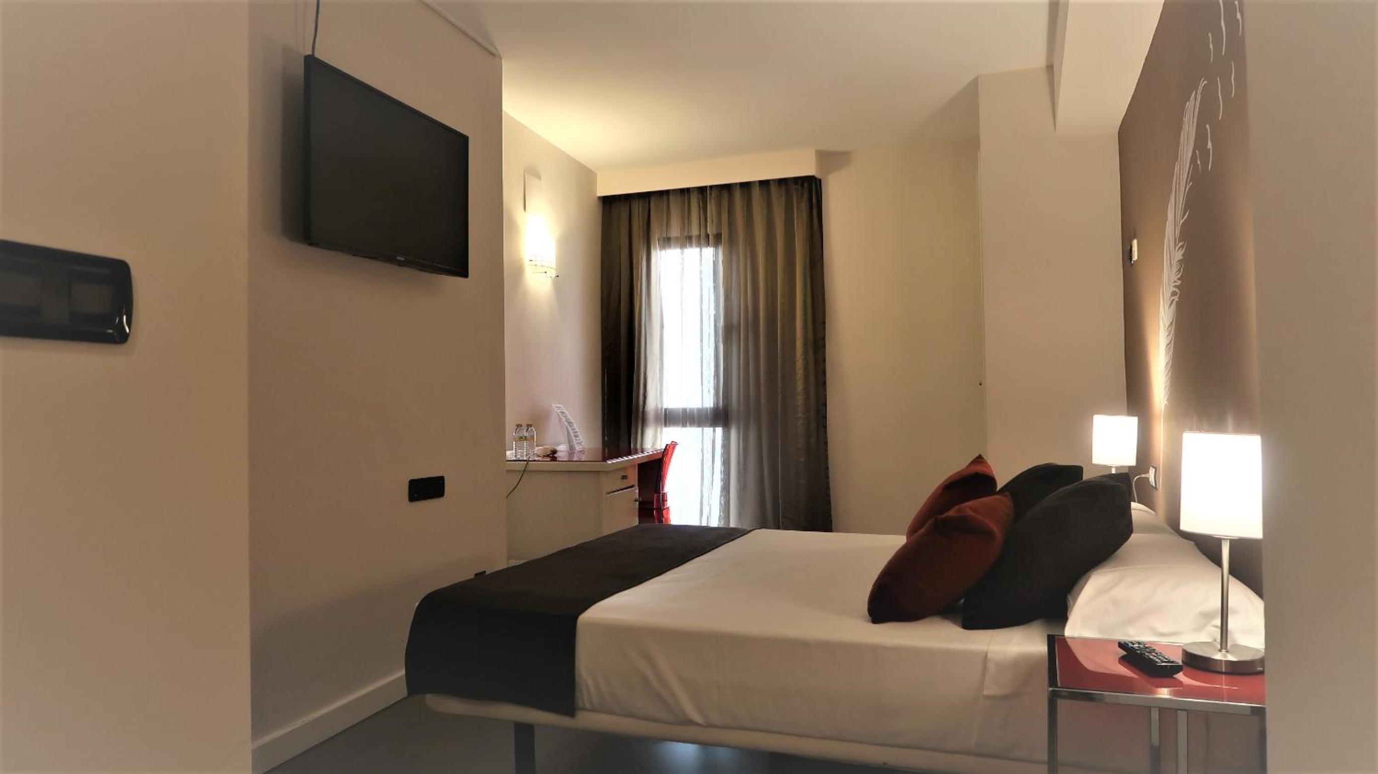 Double Room - Photo 10