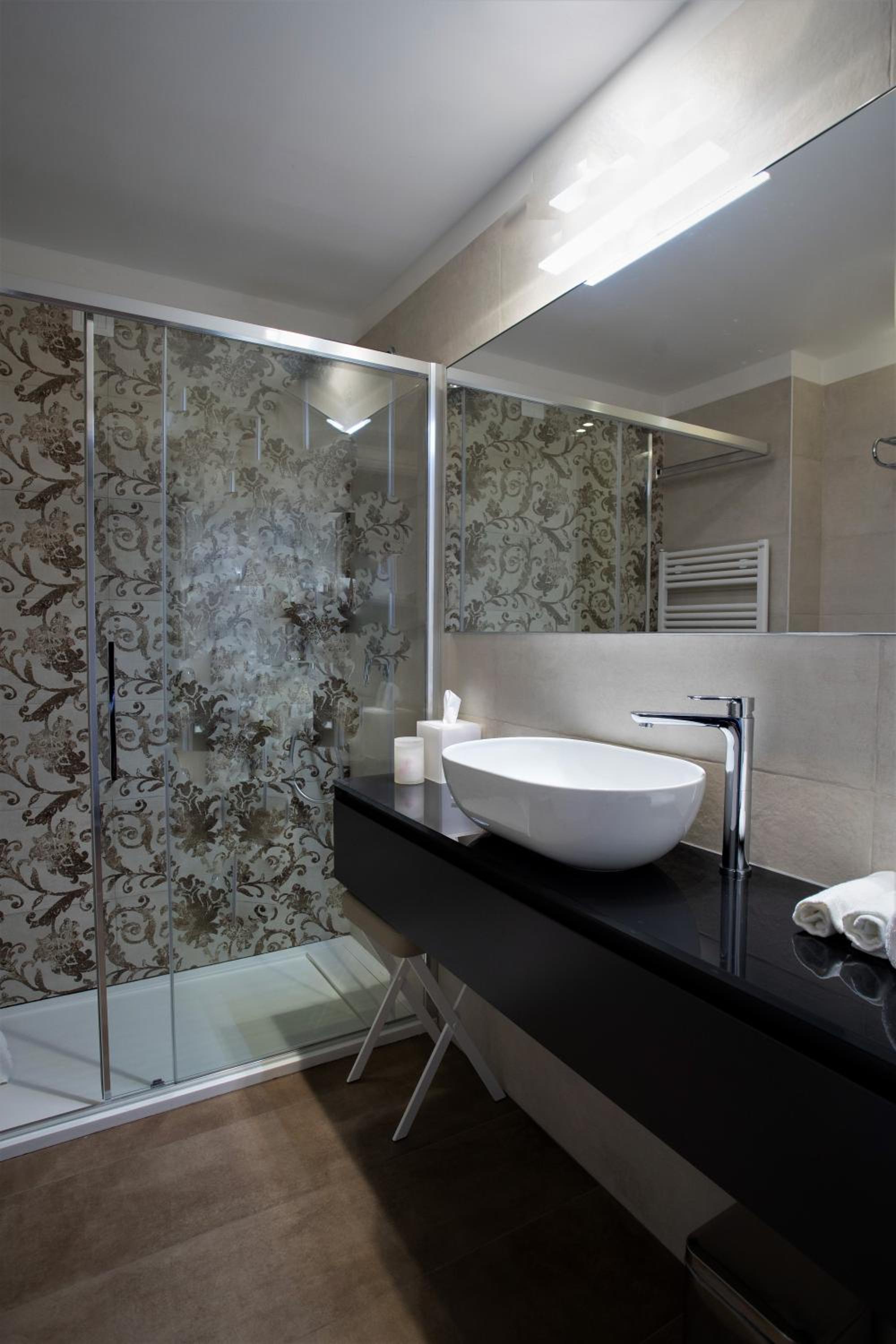 Deluxe Double Room - Photo 8