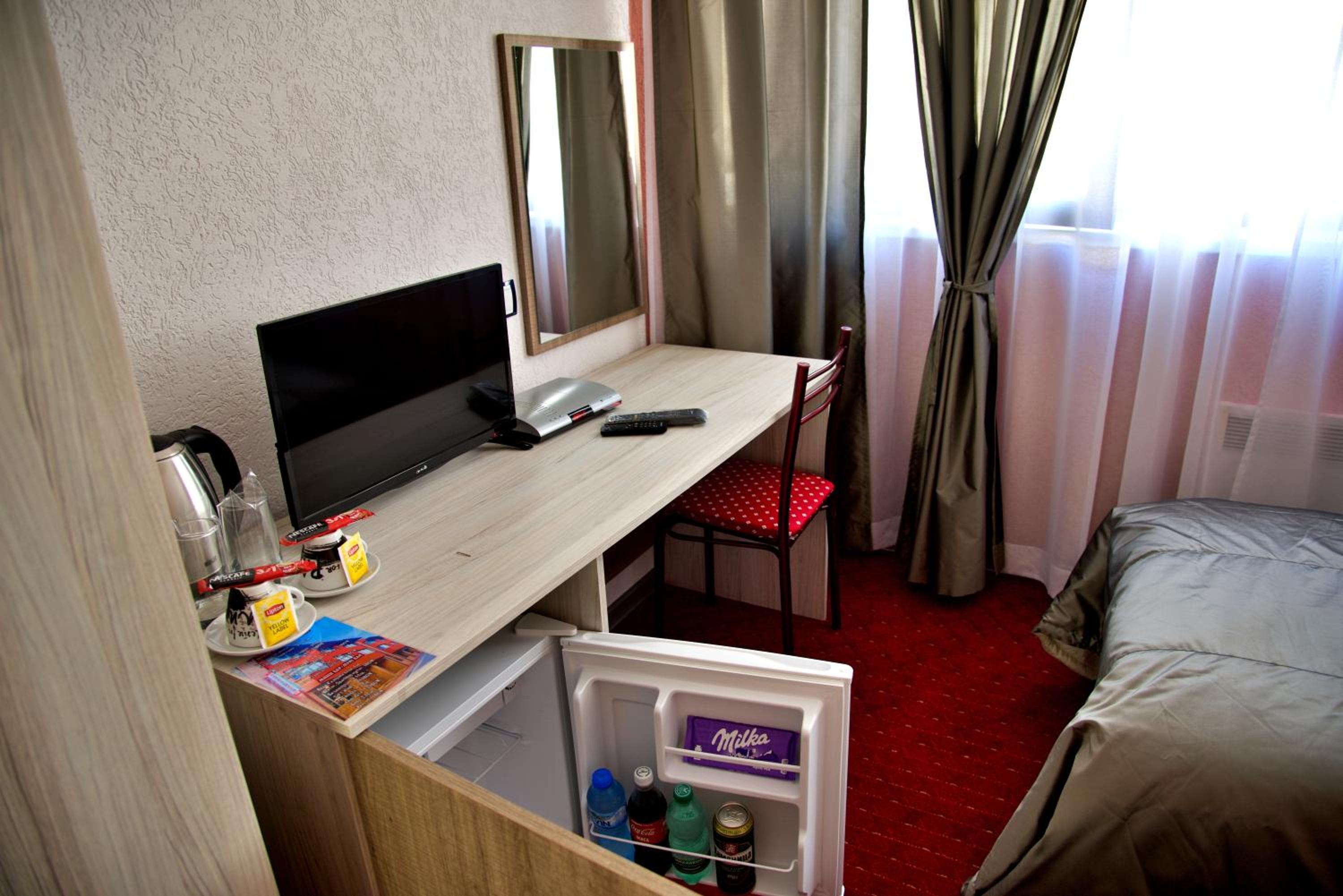 Twin Room - Photo 11