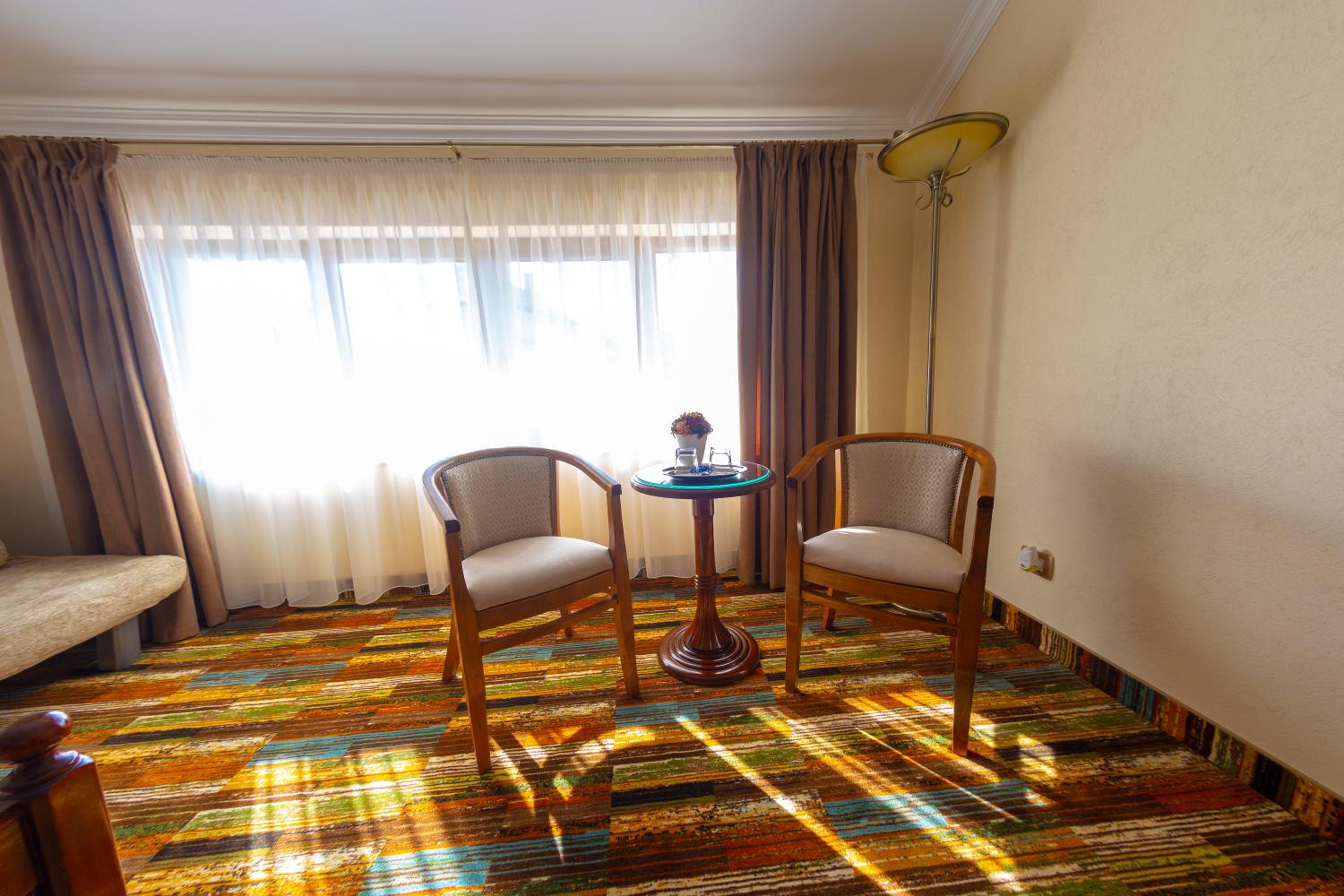 Deluxe Double Room - Photo 8