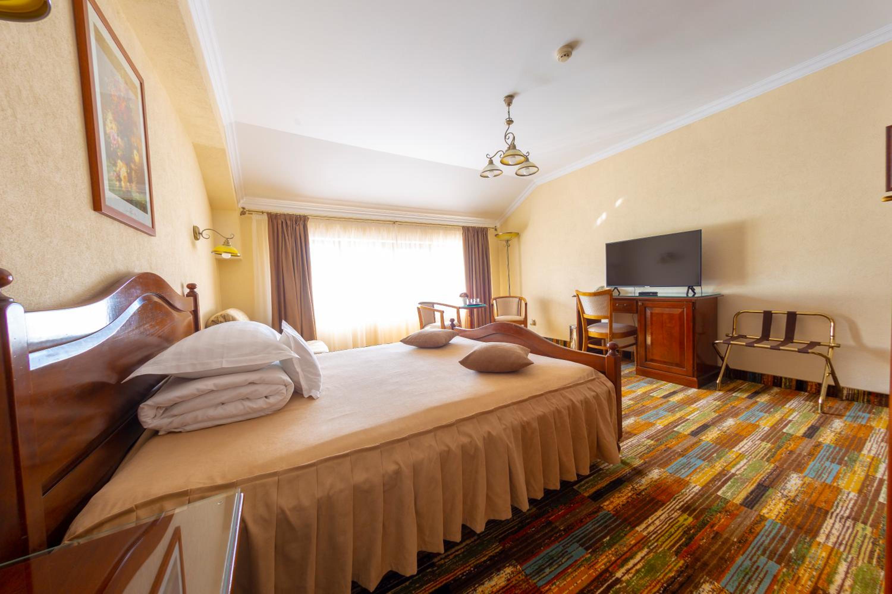 Deluxe Double Room - Photo 7
