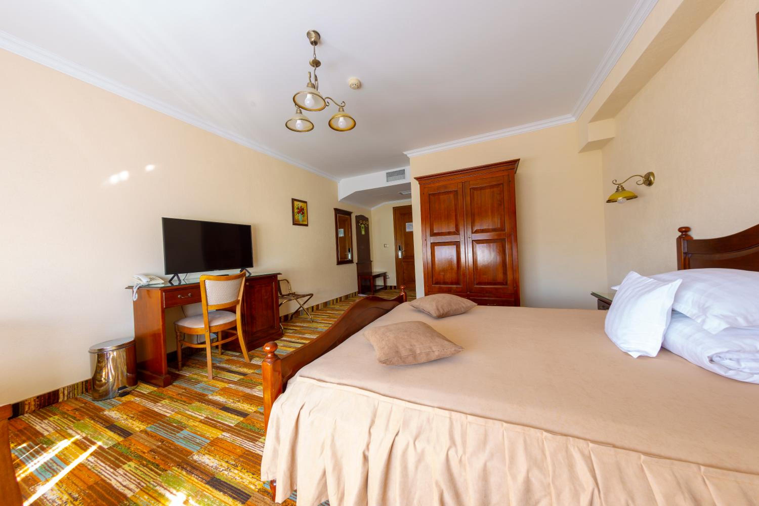 Deluxe Double Room - Photo 5