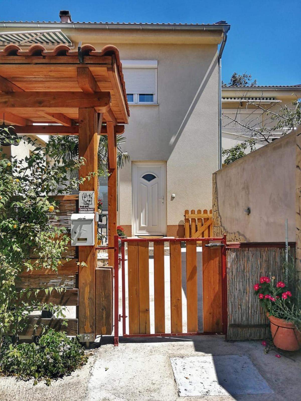 Studio with Balcony - Photo 28