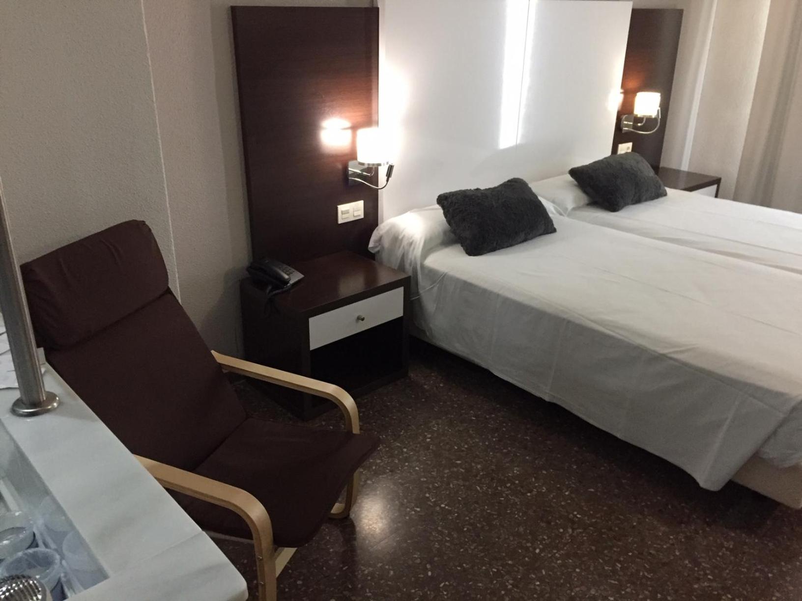 Deluxe Room - Photo 1