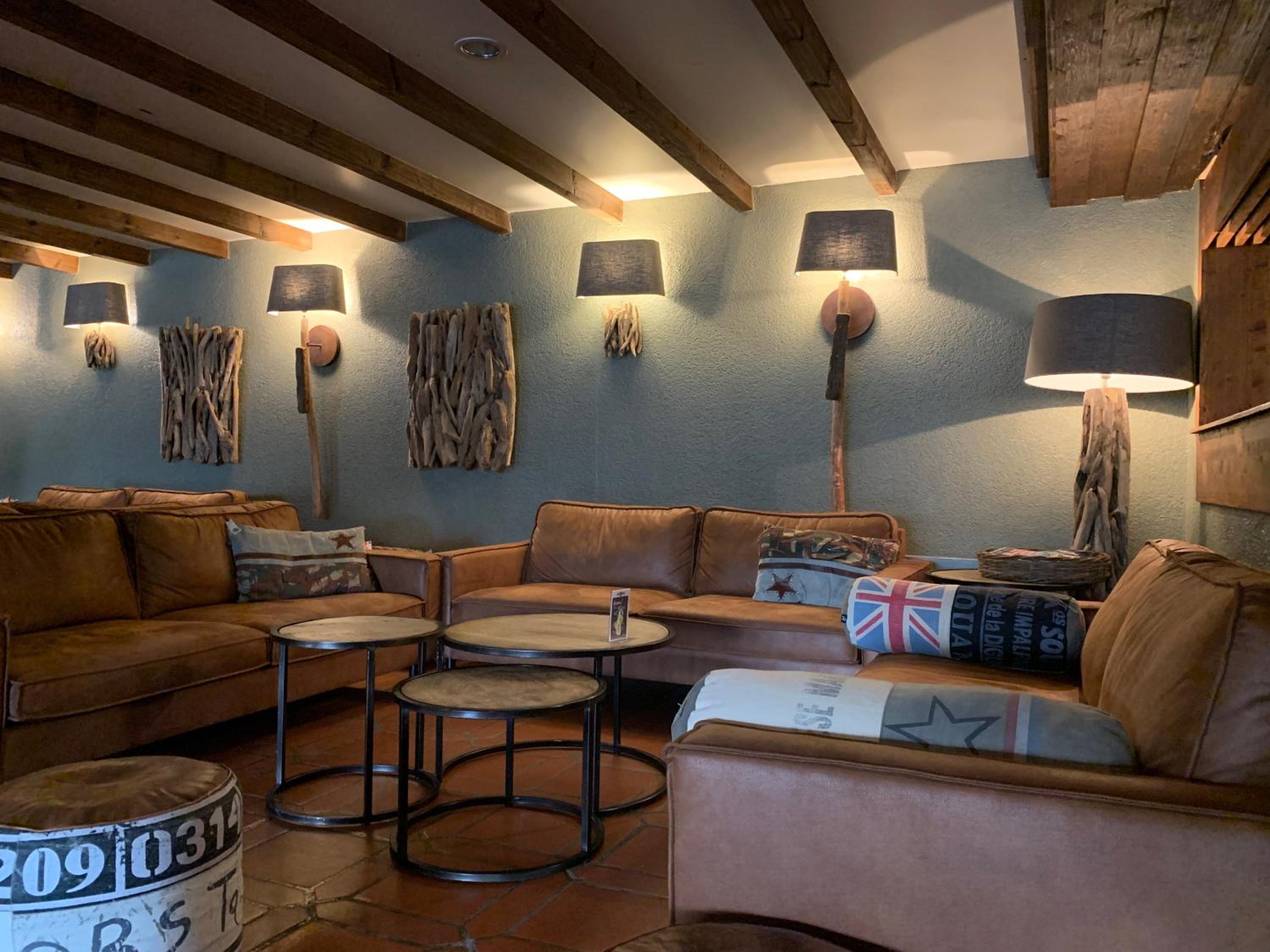 Deluxe Family Room photo 3