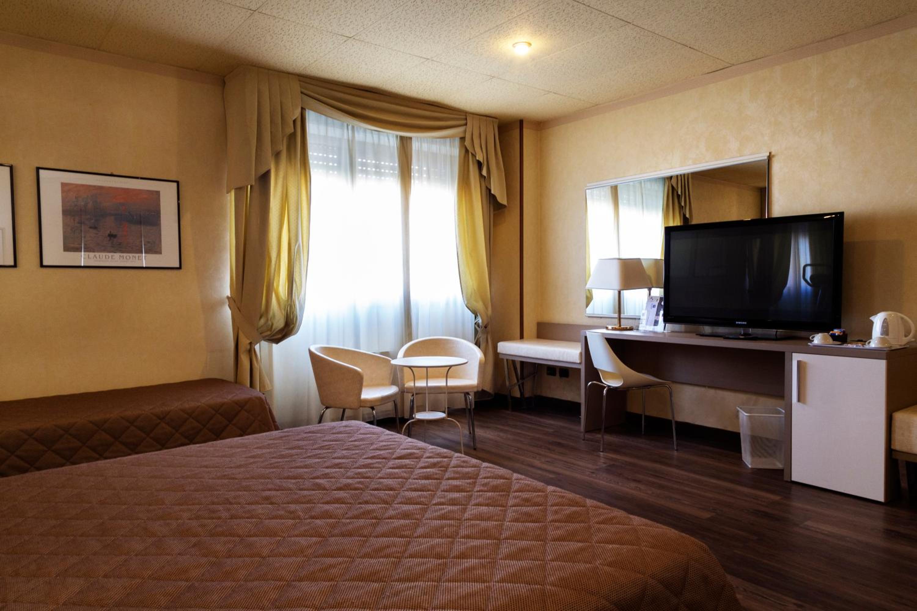 Standard Triple Room - Photo 2