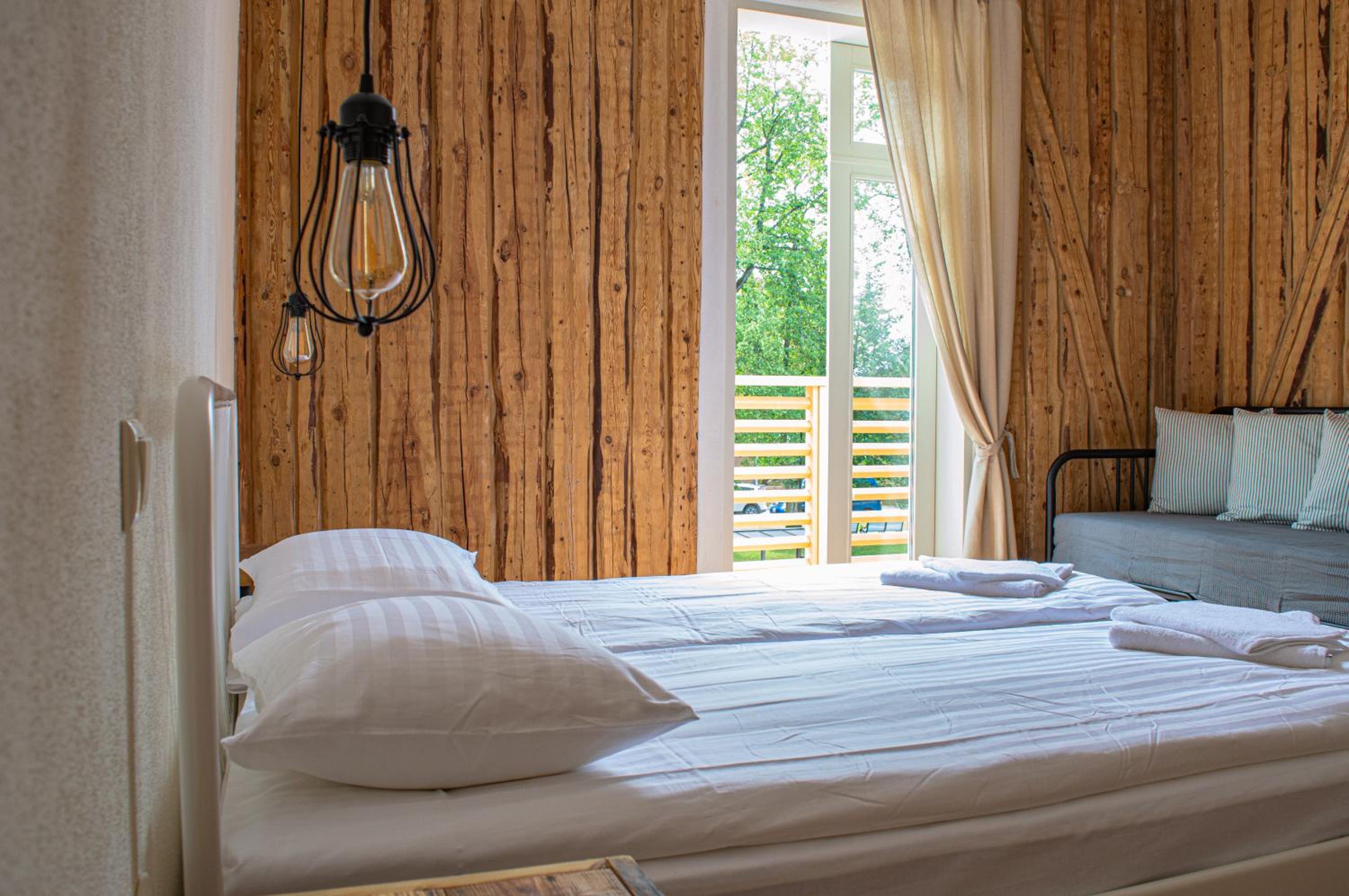 Double Room with Balcony - Photo 5