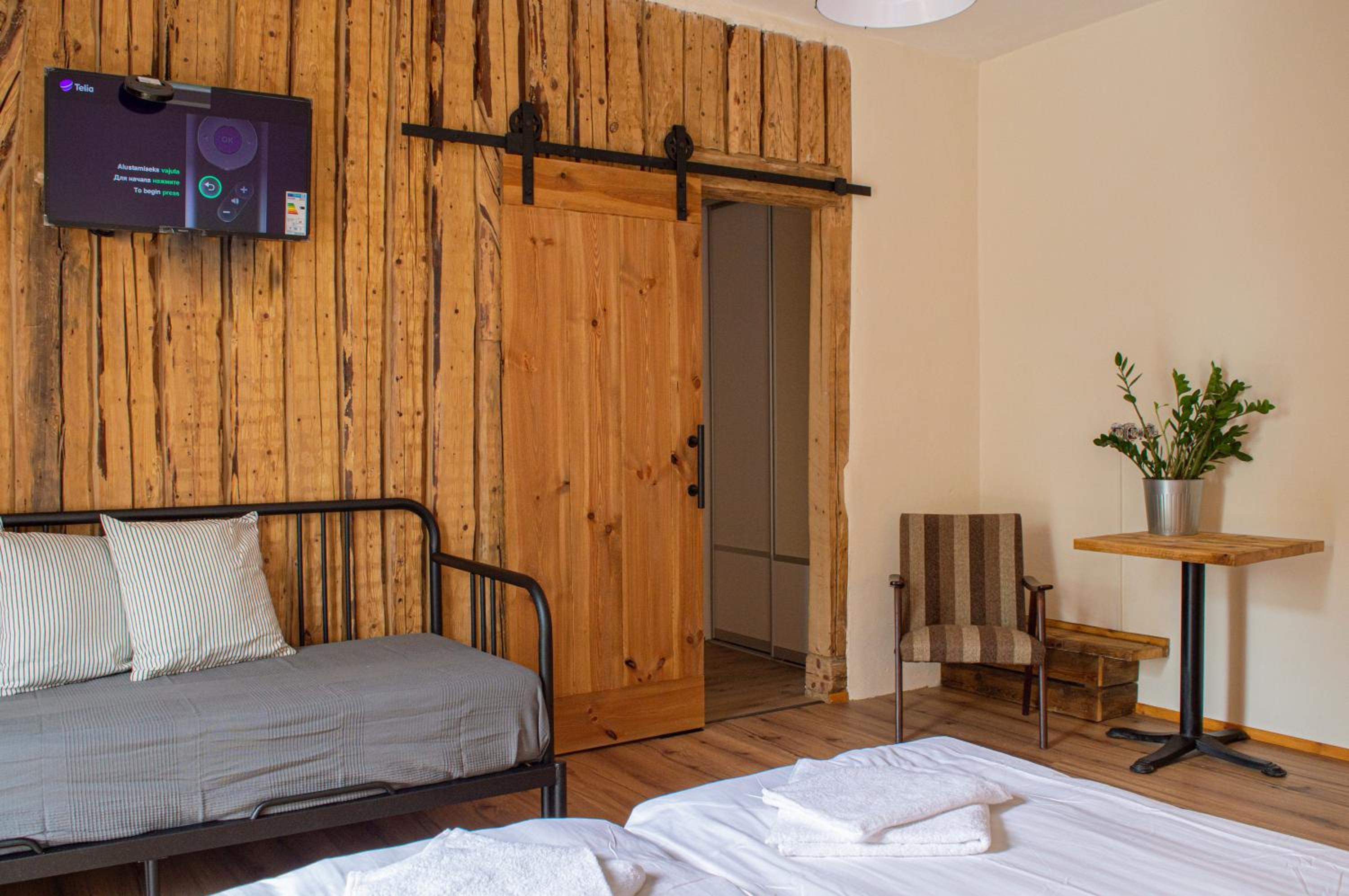 Double Room with Balcony - Photo 7