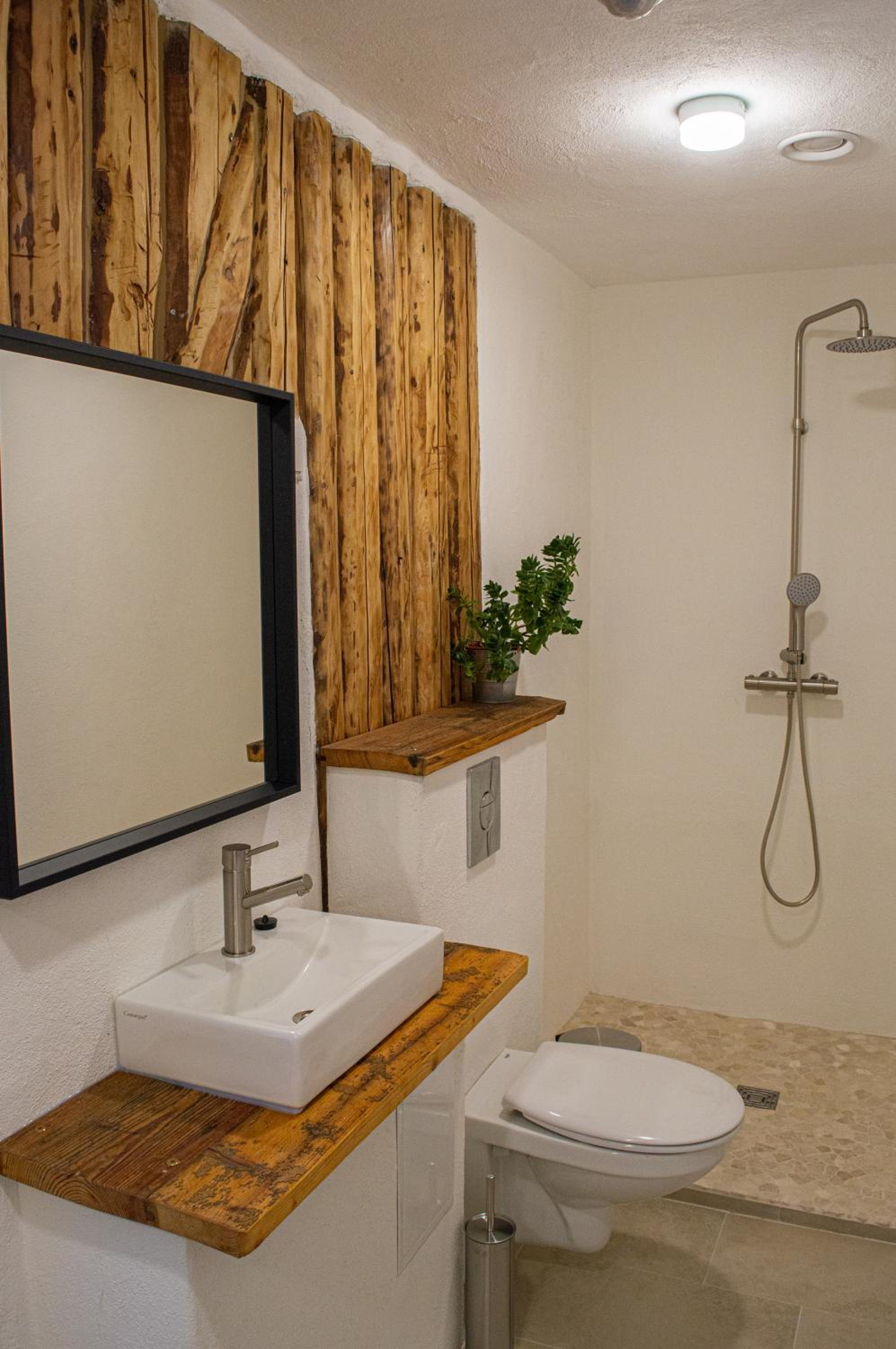 Double Room with Balcony - Photo 6