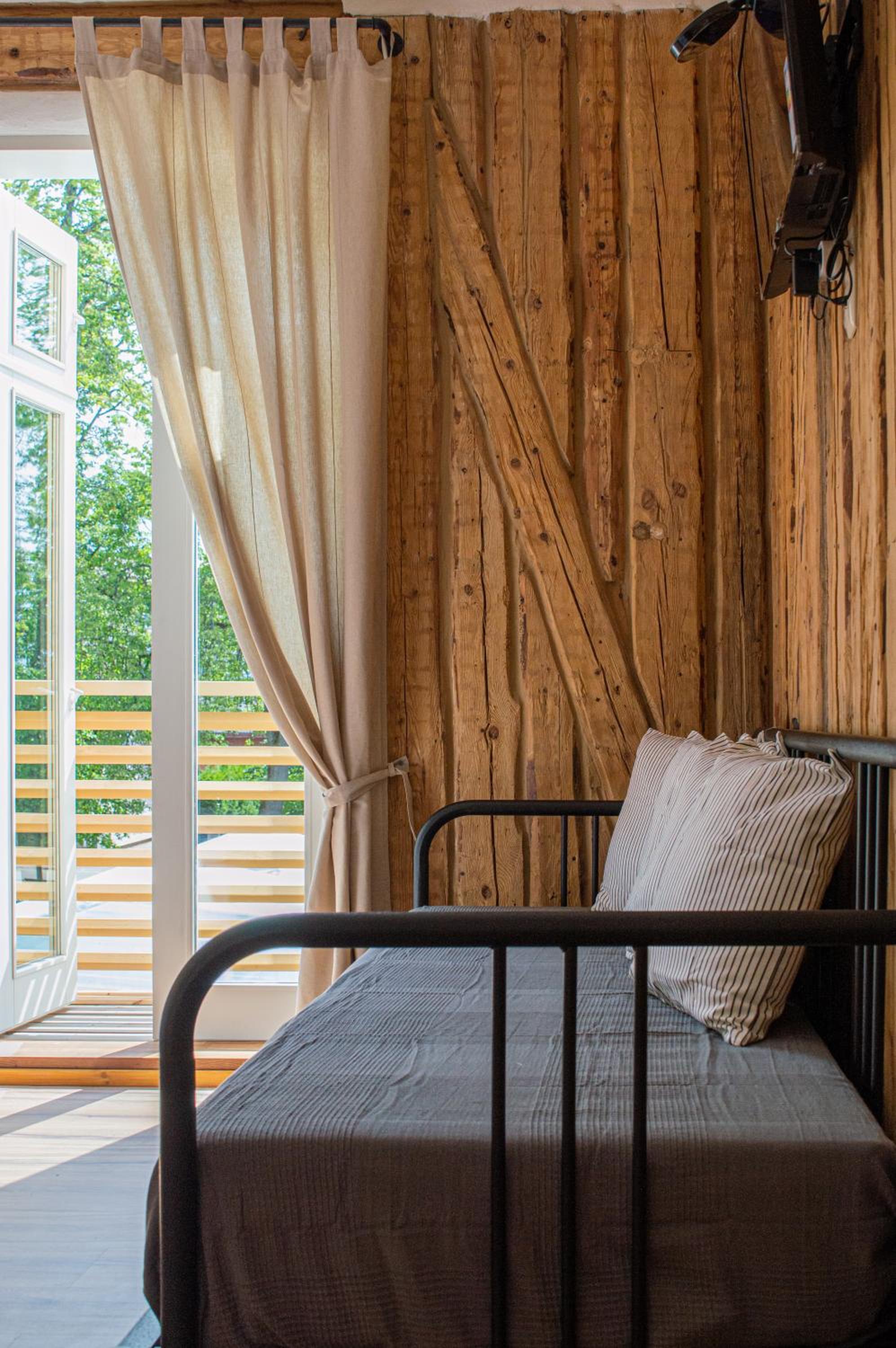 Double Room with Balcony - Photo 4