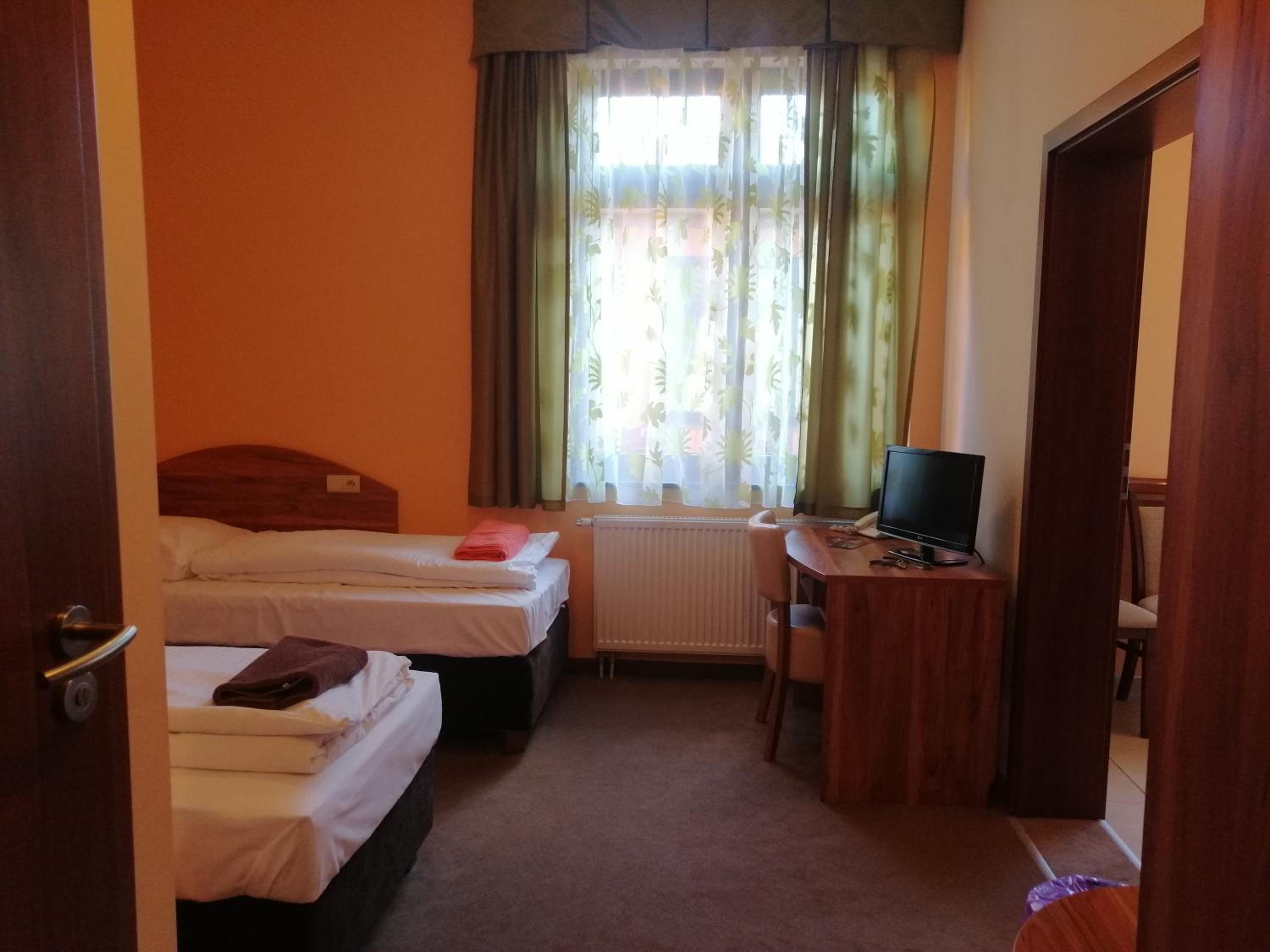 Economy Double Room photo 1