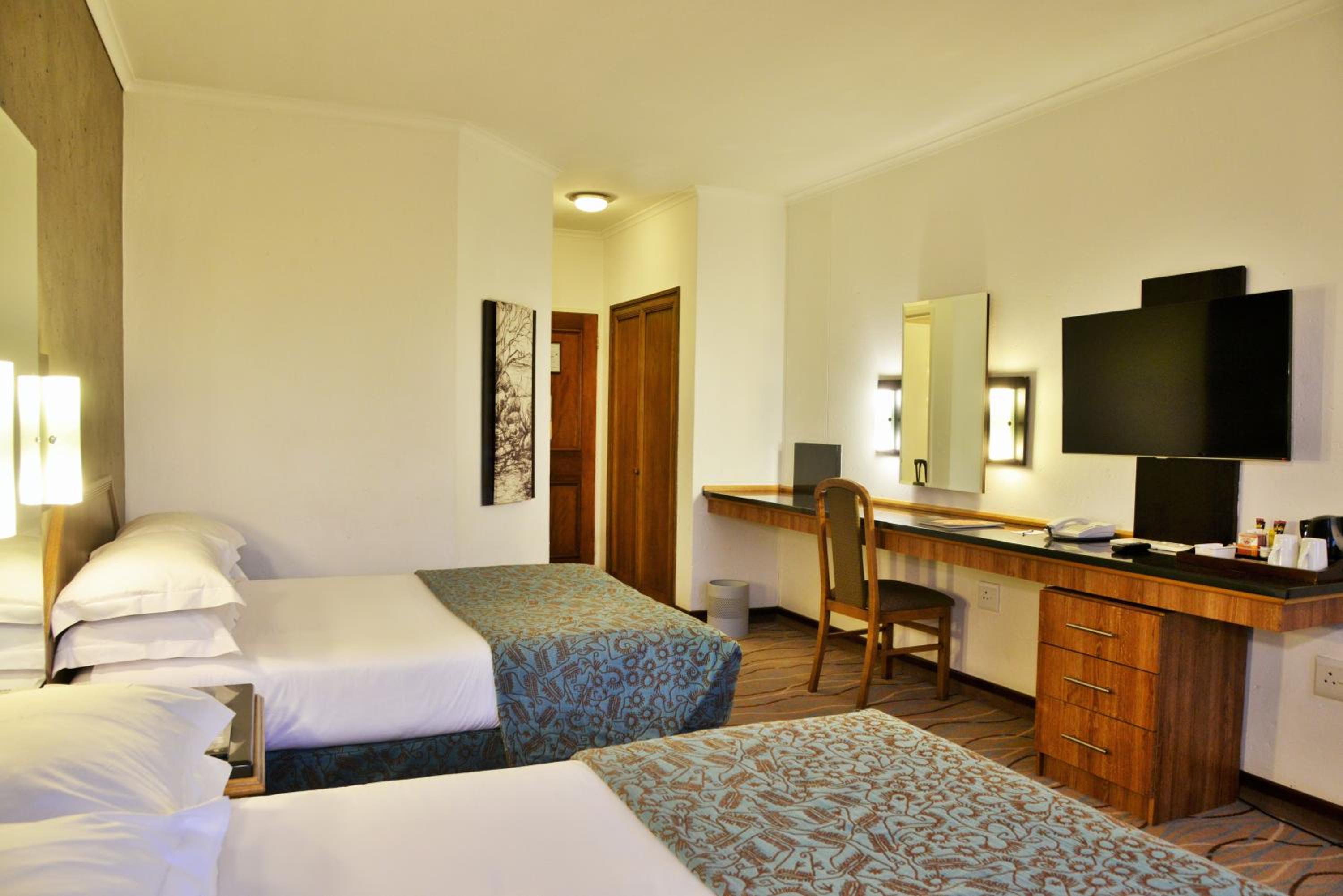 Standard Twin Room - Photo 2
