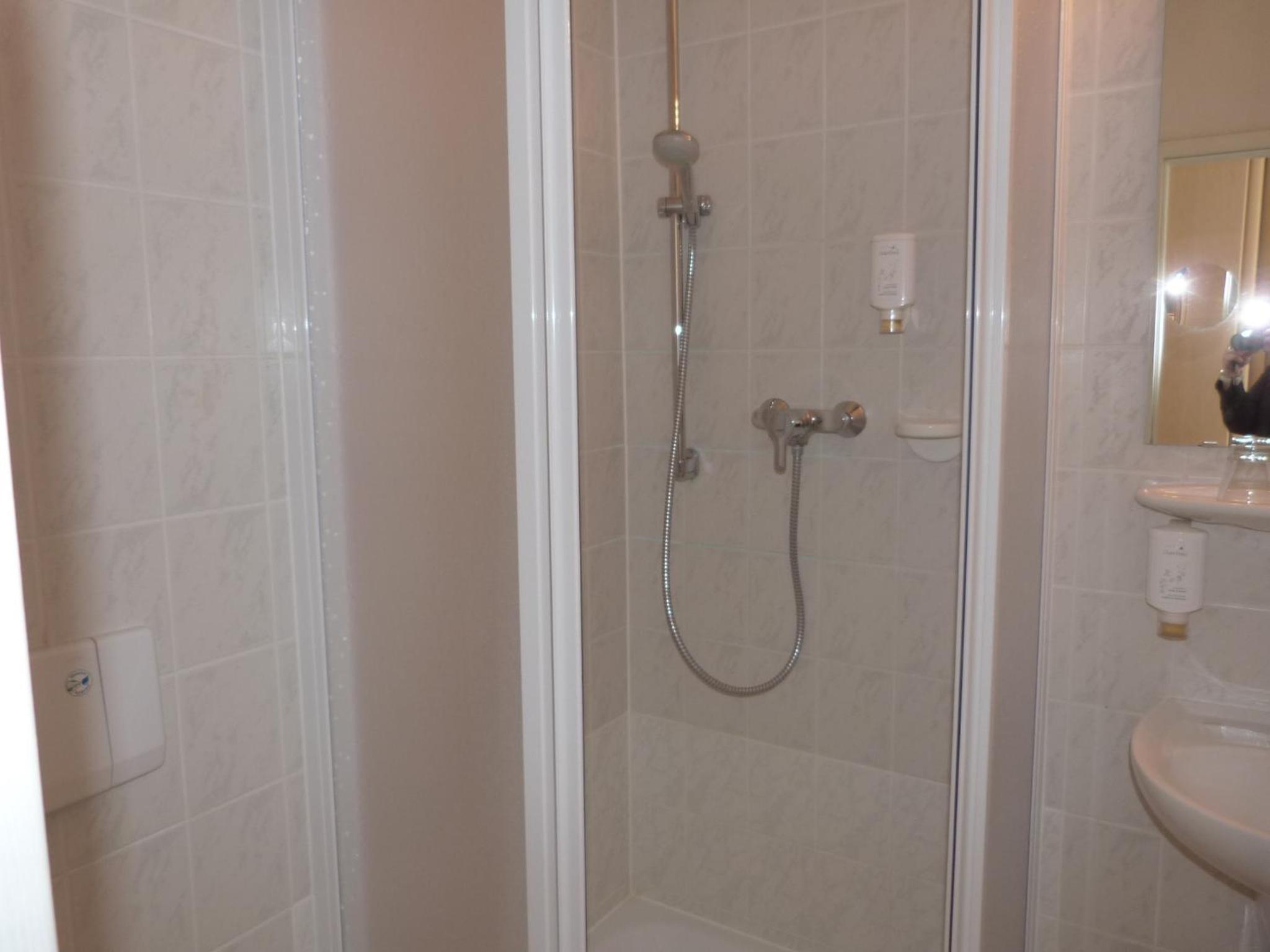 Double Room - Photo 6