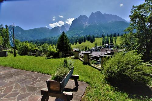 Standard Twin Room with Mountain View photo 1
