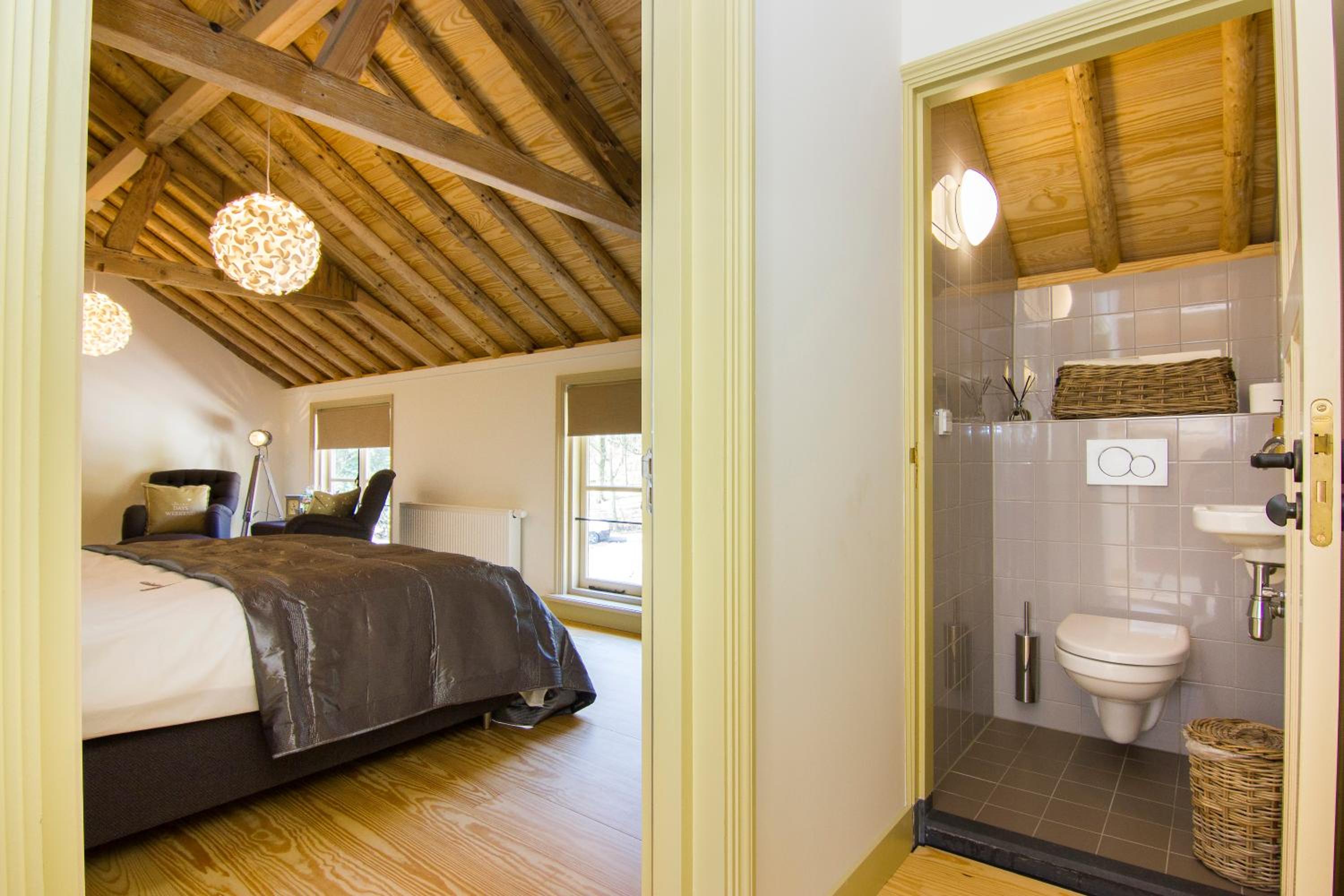 Deluxe Double Room with Bath photo 3